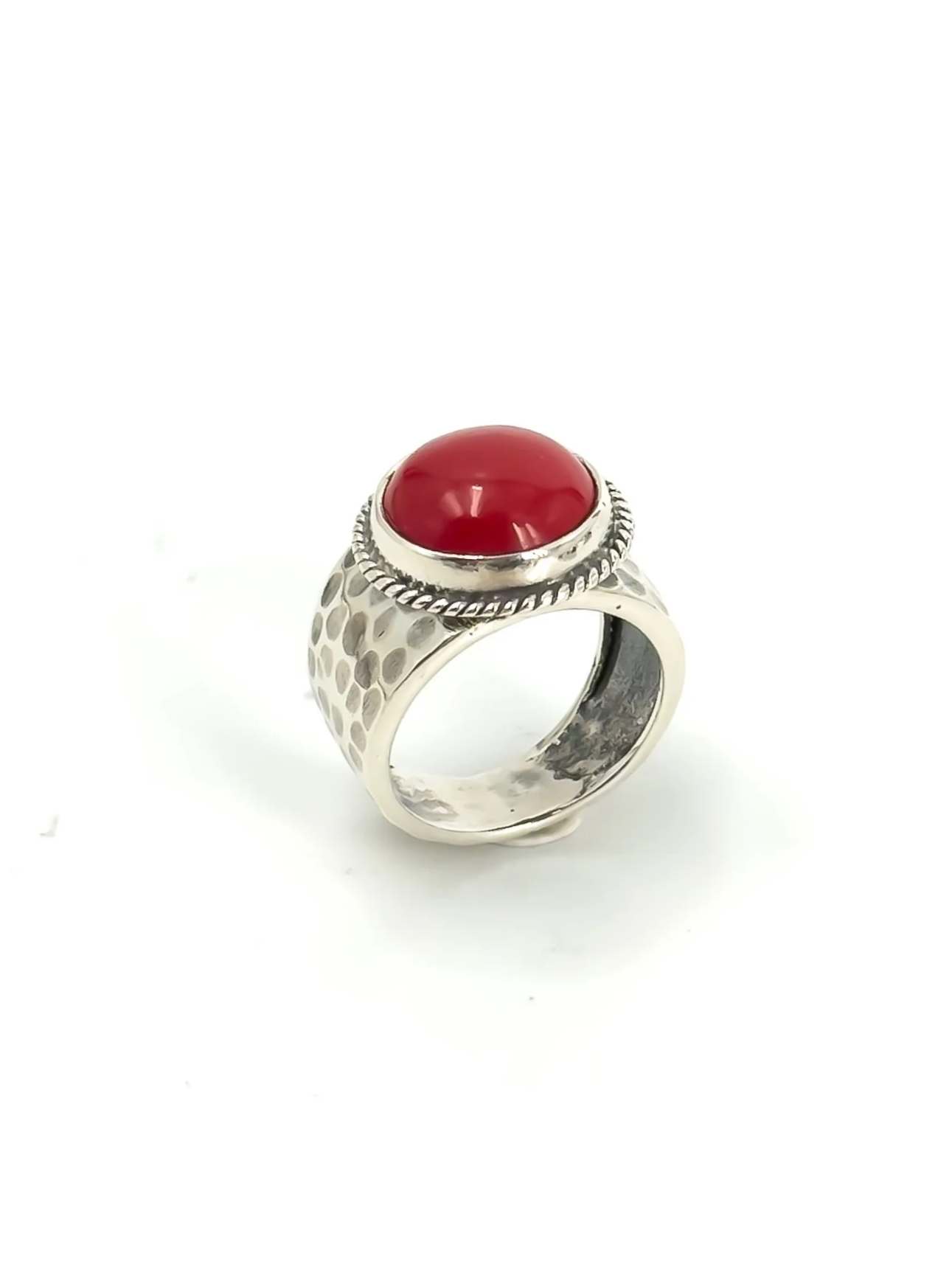 Anel Martelado - Coral Vermelho