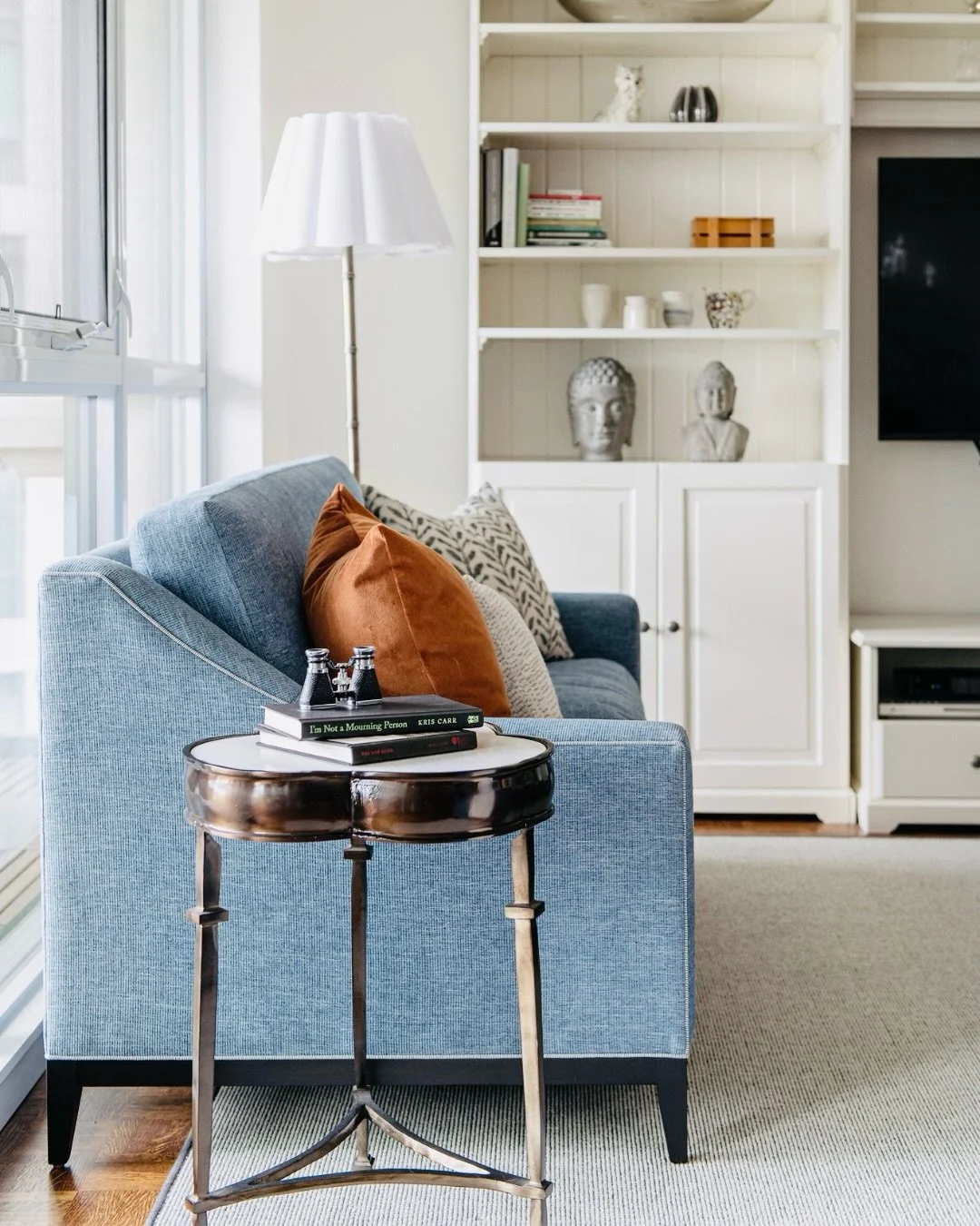 P I P E  I T !

That&rsquo;s one of the design rules at our studio: whenever possible, pipe it! 

This loveseat is the perfect example of how a subtle contrast piping can take a furniture piece to the next level. Details like this are just one of man