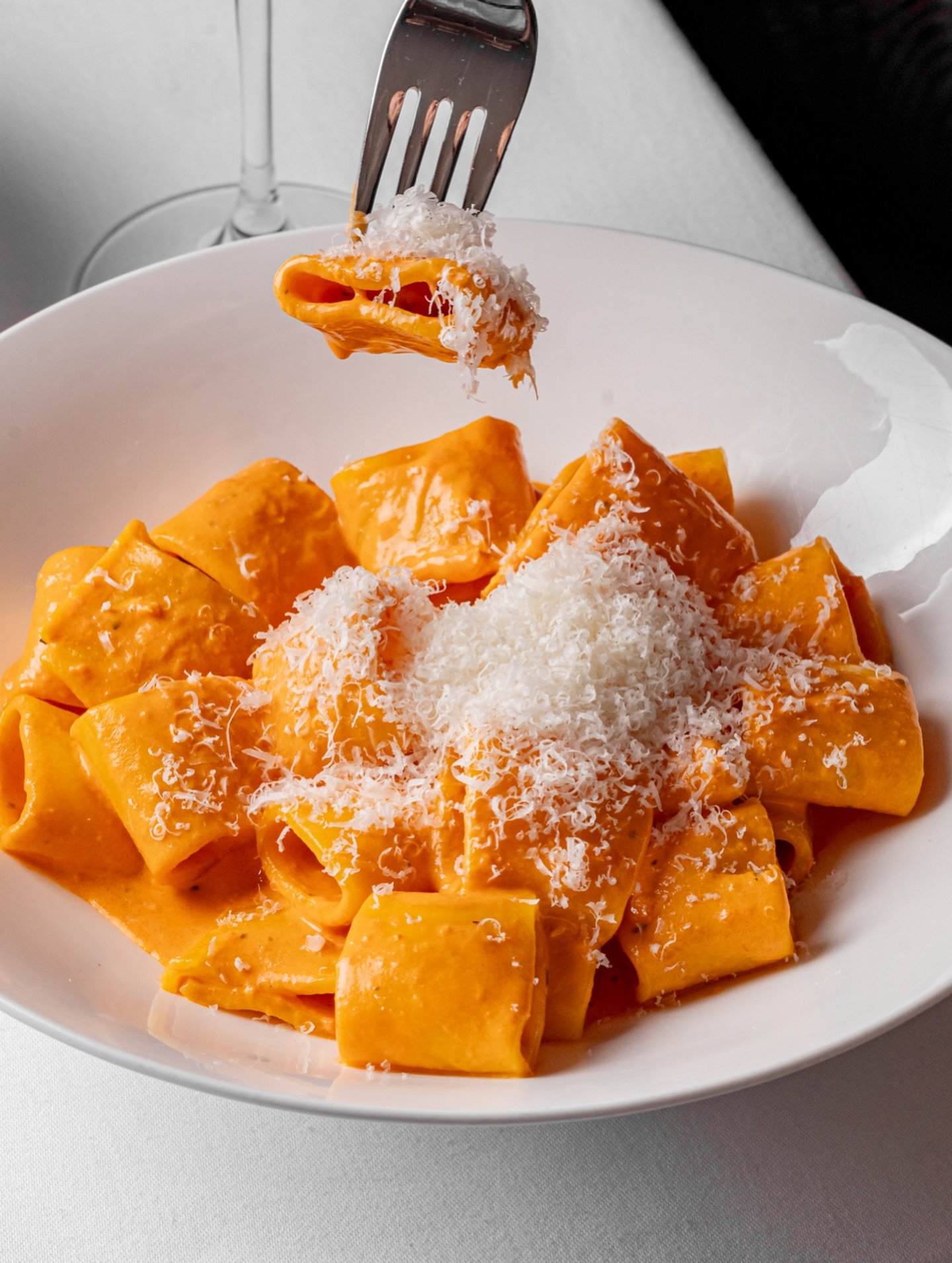 Paccheri alla vodka 

A timeless union of paccheri pasta, San Marzano tomatoes, cream and vodka.

This is comfort, dressed for dinner.