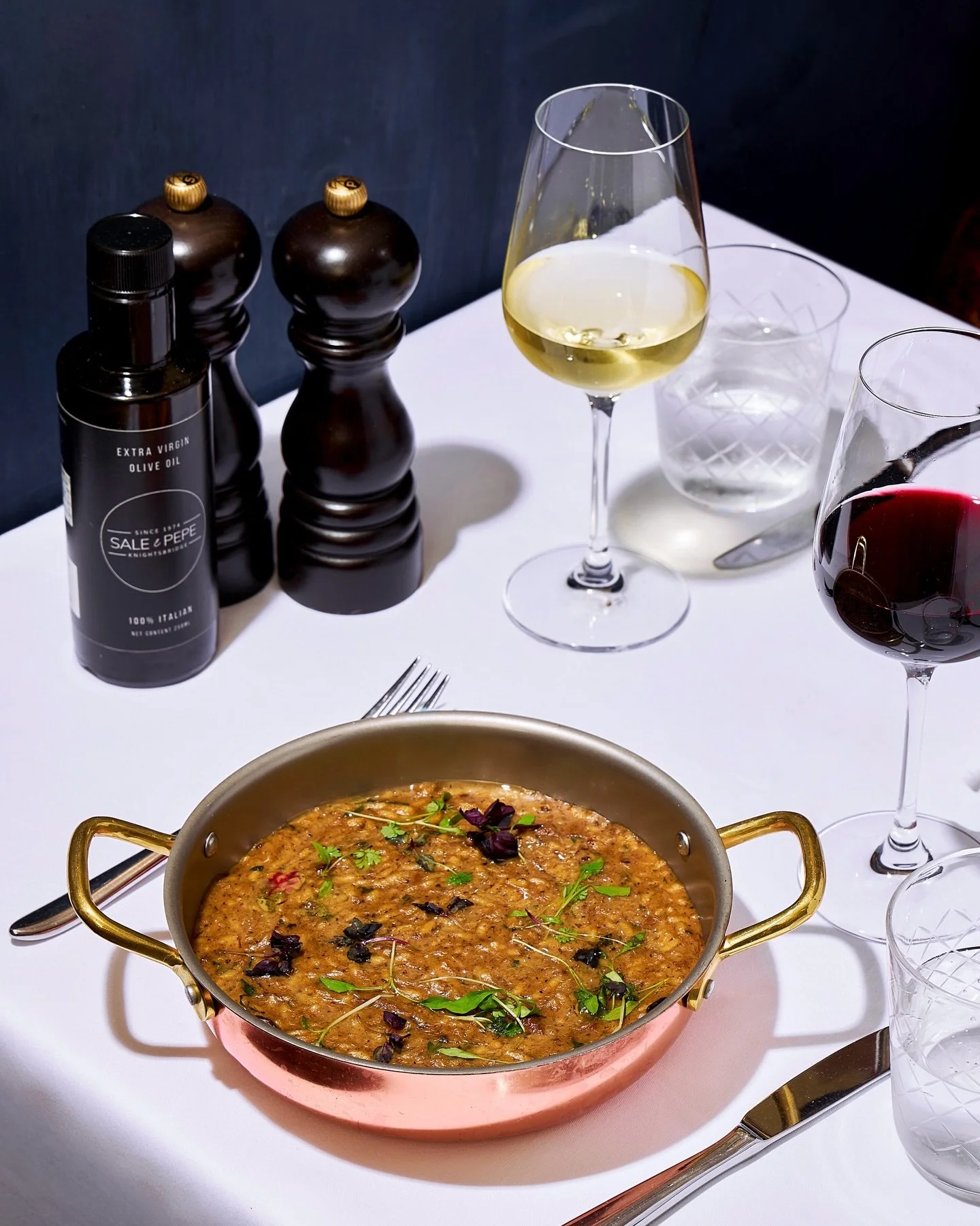 Three notes, one song. Carnaroli rice, wild porcini, black truffle.

Risotto ai funghi porcini, exactly as it should be.