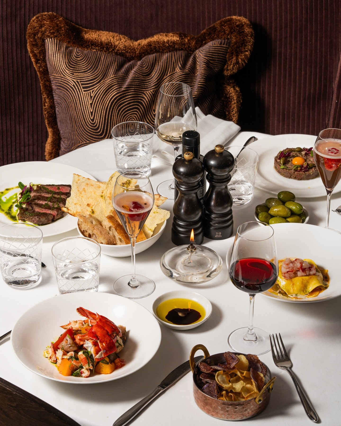 Where candlelight meets quiet anticipation.

Scallops on the pass, cocktails in motion, the room finding its rhythm.

Valentine&rsquo;s at Sale e Pepe is now fully reserved for 14th, but our four-course menu continues on 13th and 15th February.

For 