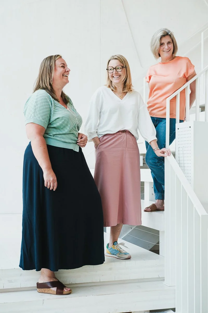 Naturel teamfoto van de psychotherapeuten van De Wending Kontich.jpg
