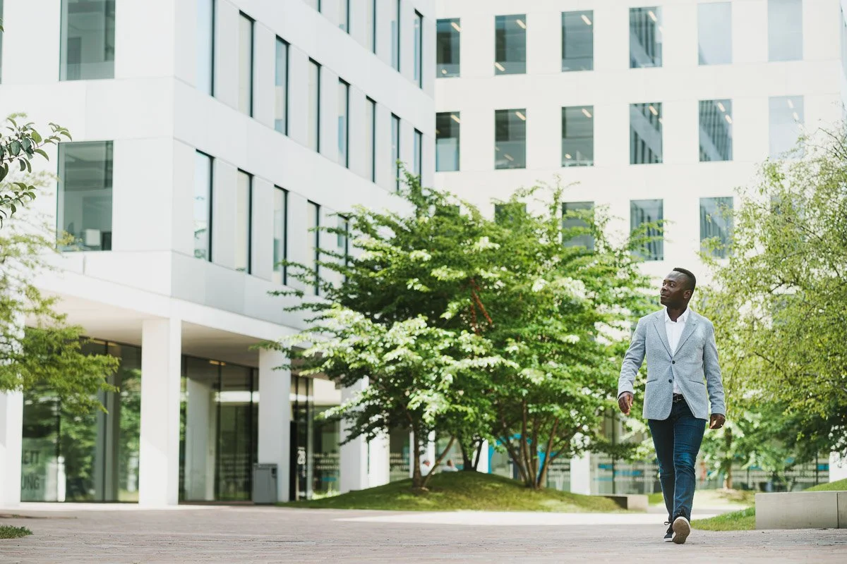 Zakelijk portret van Bright Obeng in Antwerpen-2.jpg