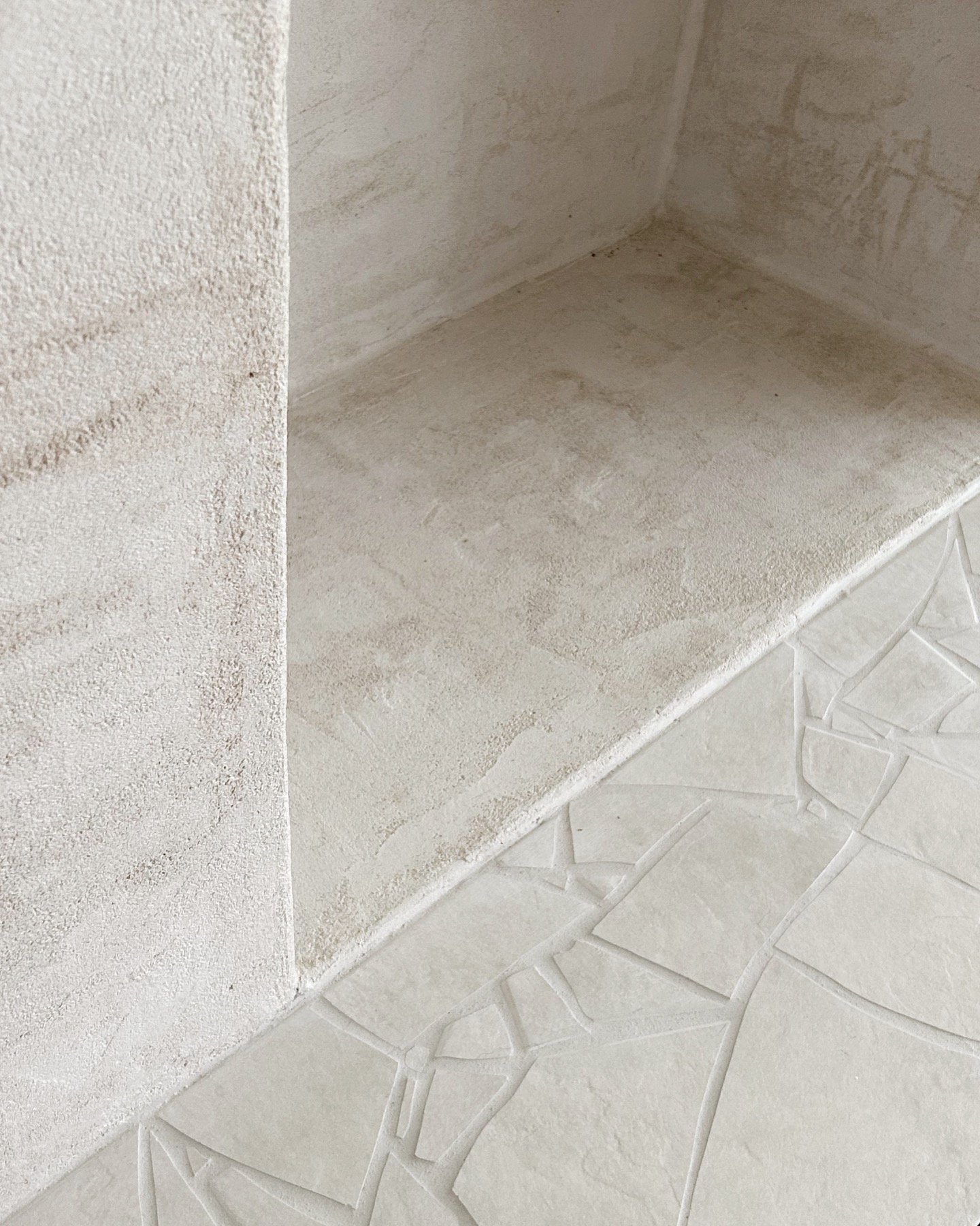 Lime render and recycled tiles to the old fireplace came up a treat.

-
-
-

#architecture #interiordesign #design #alexhuntarchitecture #fireplace #scandia