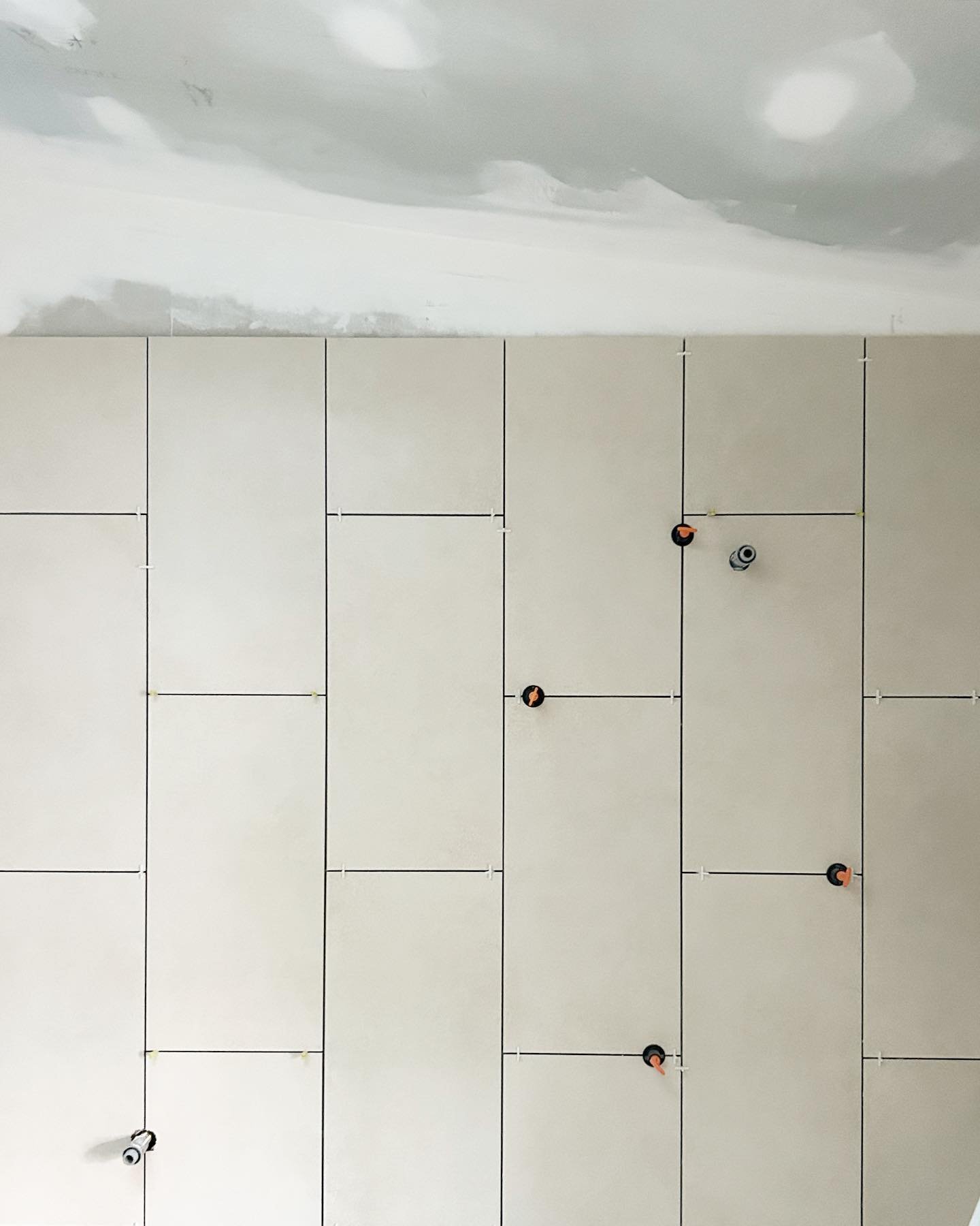 Wall tiles are up in the new ensuite.

-
-
-

#architecture #interiordesign #design #oak #kitchen #kichendesign #alexhuntarchitecture #laminex