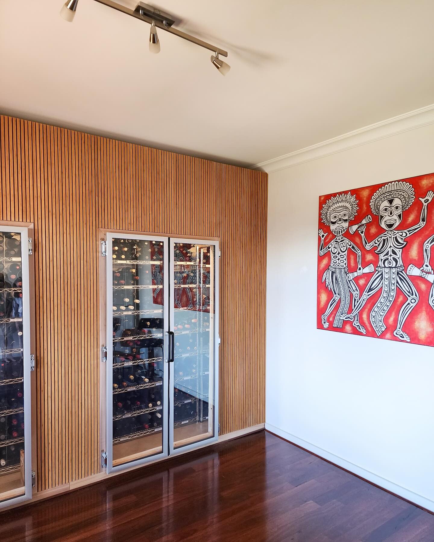 What better way to finish off this incredible wine room, than with our beautiful bamboo panelling!

Profile: Linear6 
Colour: Teak
Installer: @kayudesignco