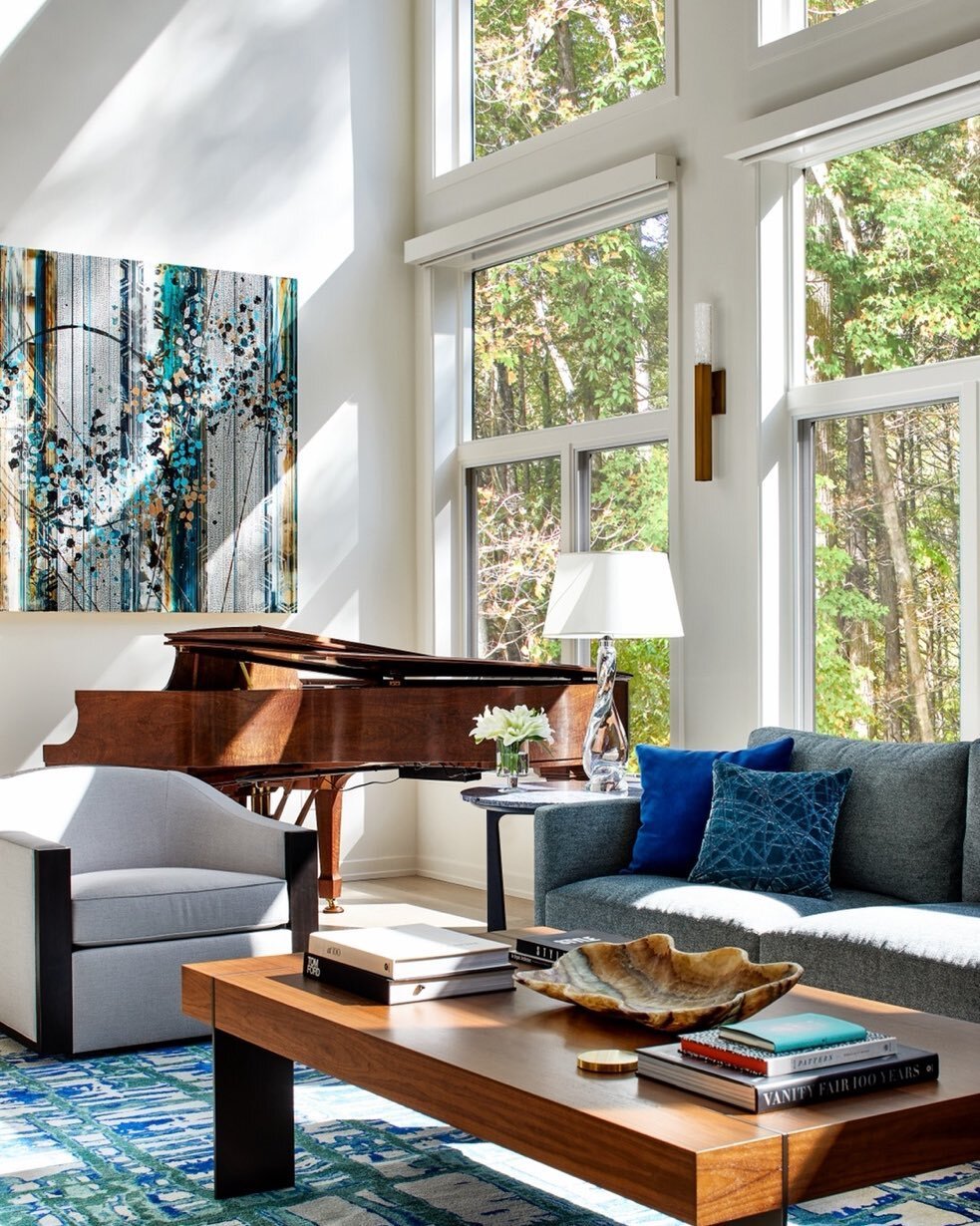 The beauty of natural light! More and more clients are opting not to cover large windows.
.
.
.
.
#lotusinteriordesign #customfurniture #greatfallsinteriors #modern #livingroom

📸: @stacyzaringoldberg 
Contractor: @bowa_designbuild