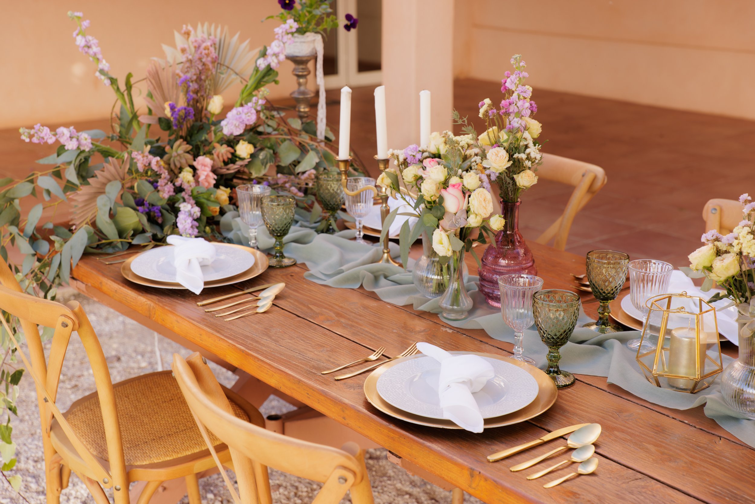 Détails de la table d'honneur capturés par votre photographe professionnel dans le Var.