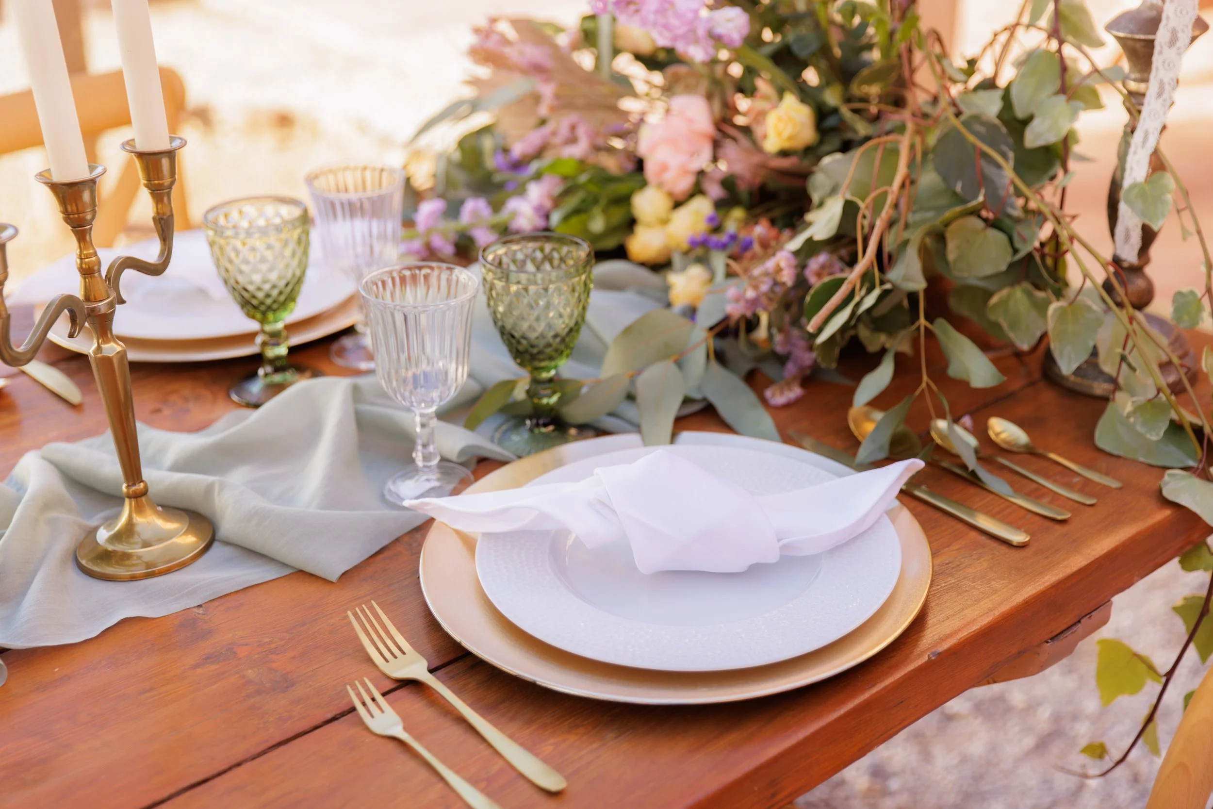 Harmonie des couleurs et décoration de mariage authentique à Pierrefeu-du-Var.