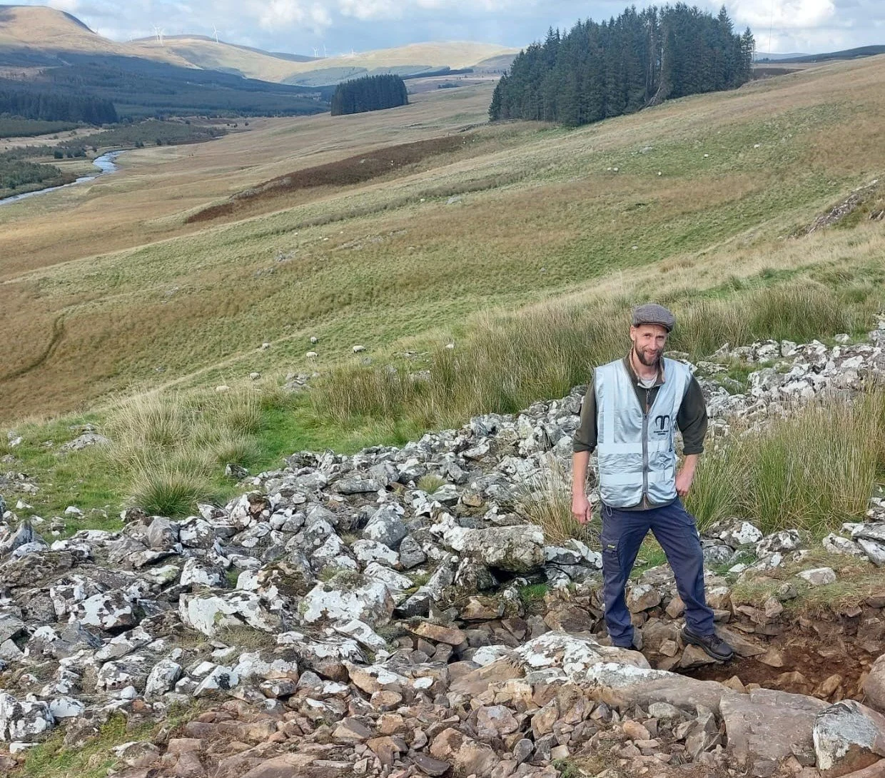 Carsphairn SWI learn about the Stroanfreggan dig