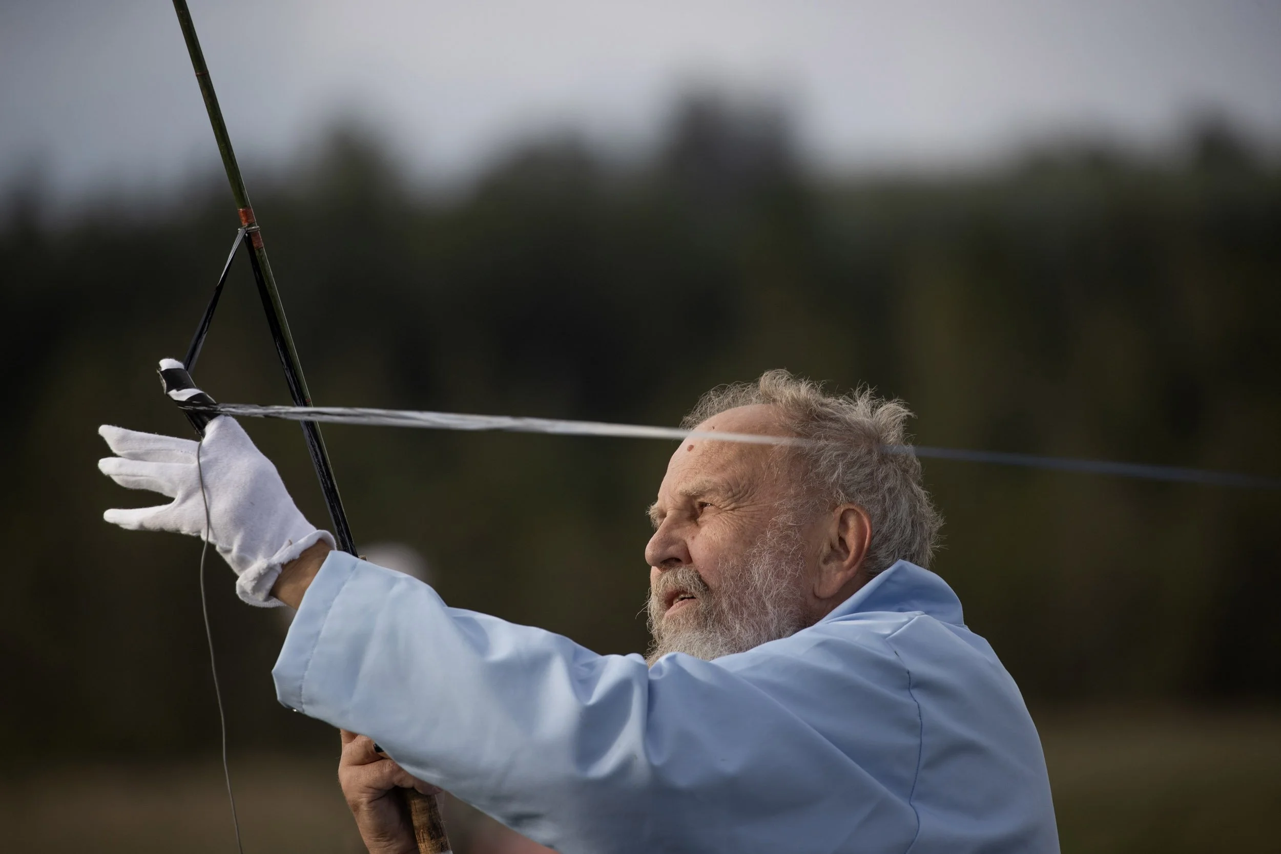 Helmut plays nots on a fishing cord