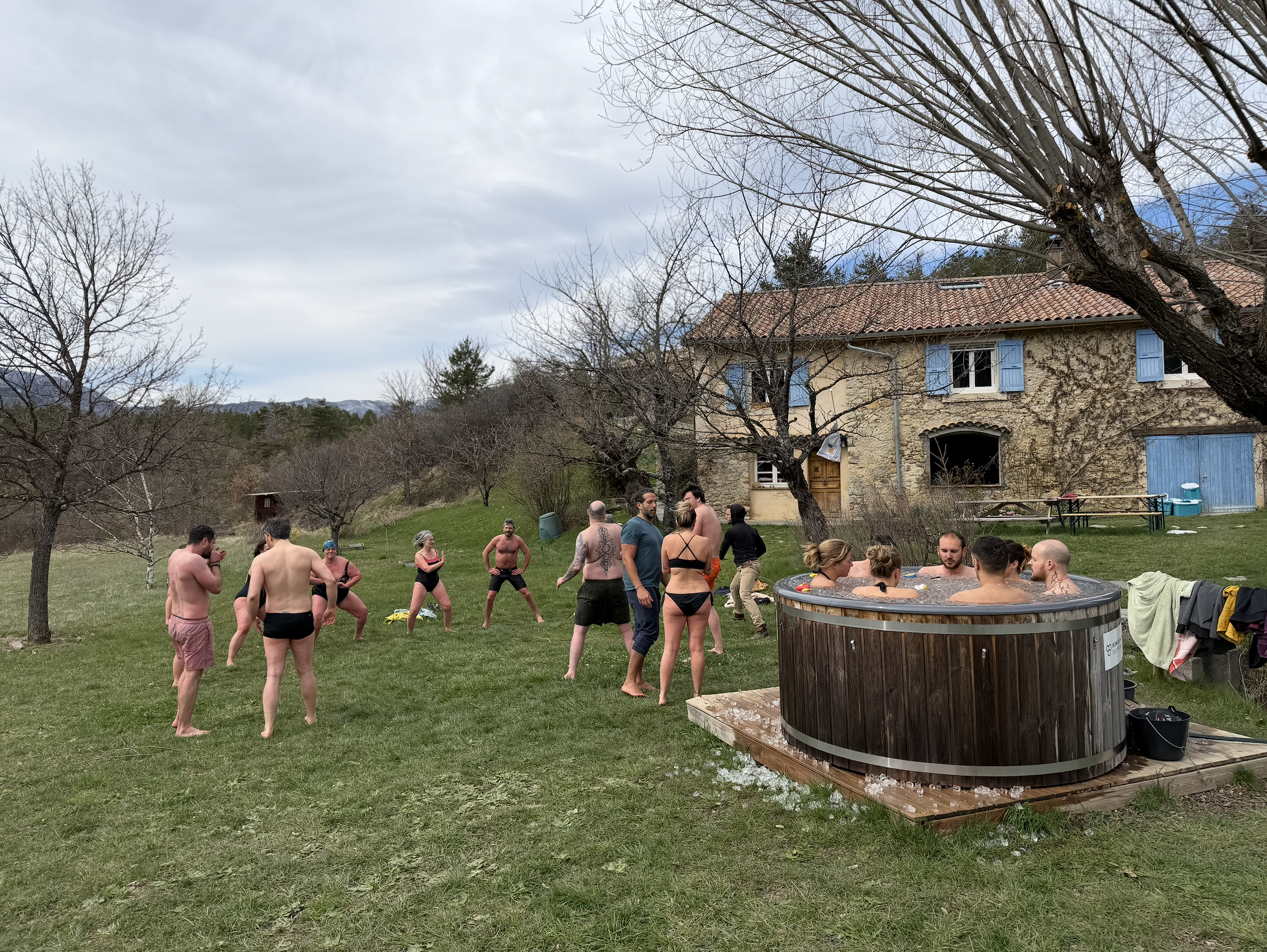 Pourquoi la méthode Wim Hof en français est encore difficile à trouver en France (et pourquoi ça change)