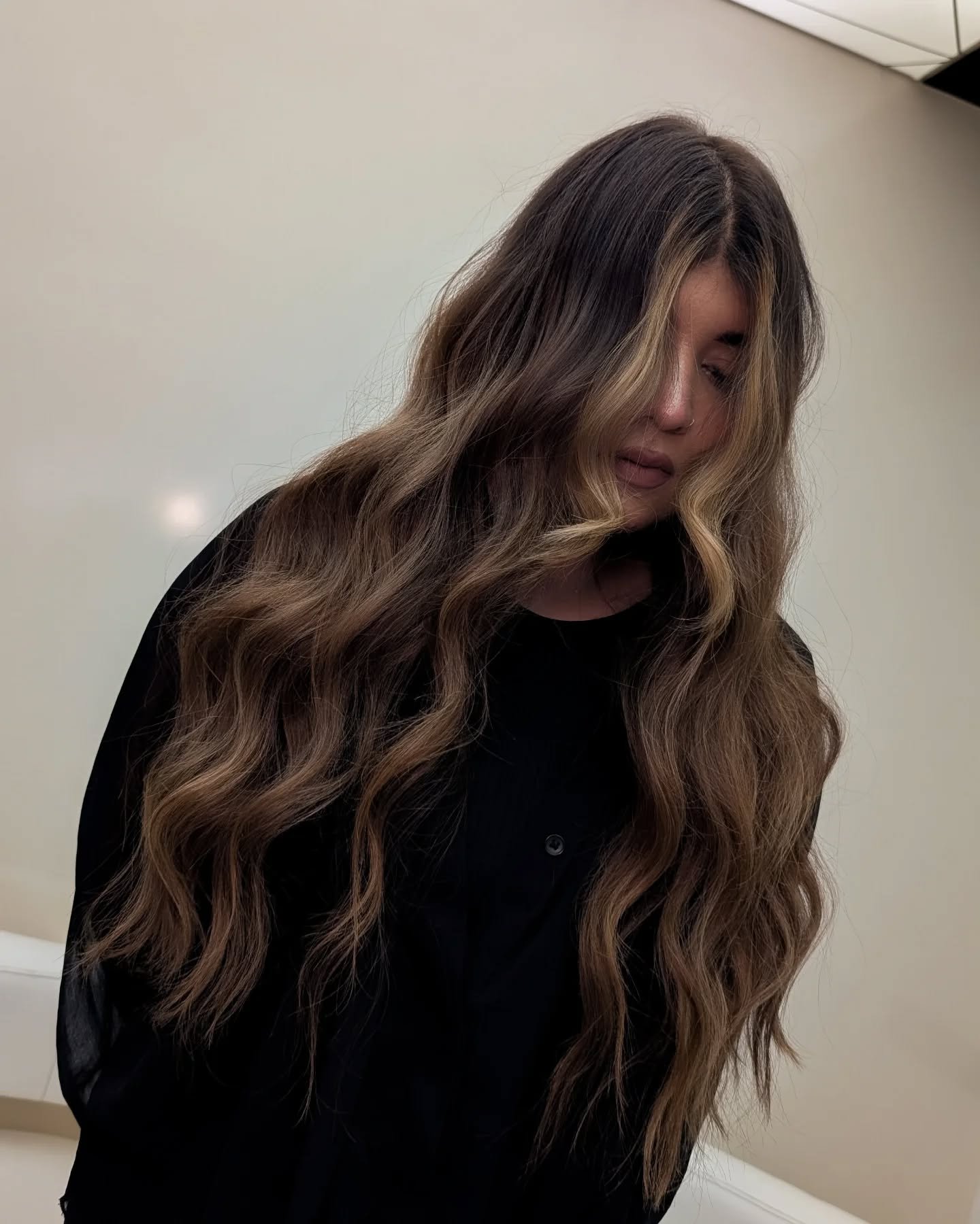Dimensional colour hits differently when it&rsquo;s made for real life.

Real hair, real salons, real results 🇮🇳
These multidimensional looks were all created during my education trip to India &mdash; built to catch the light, complement the client