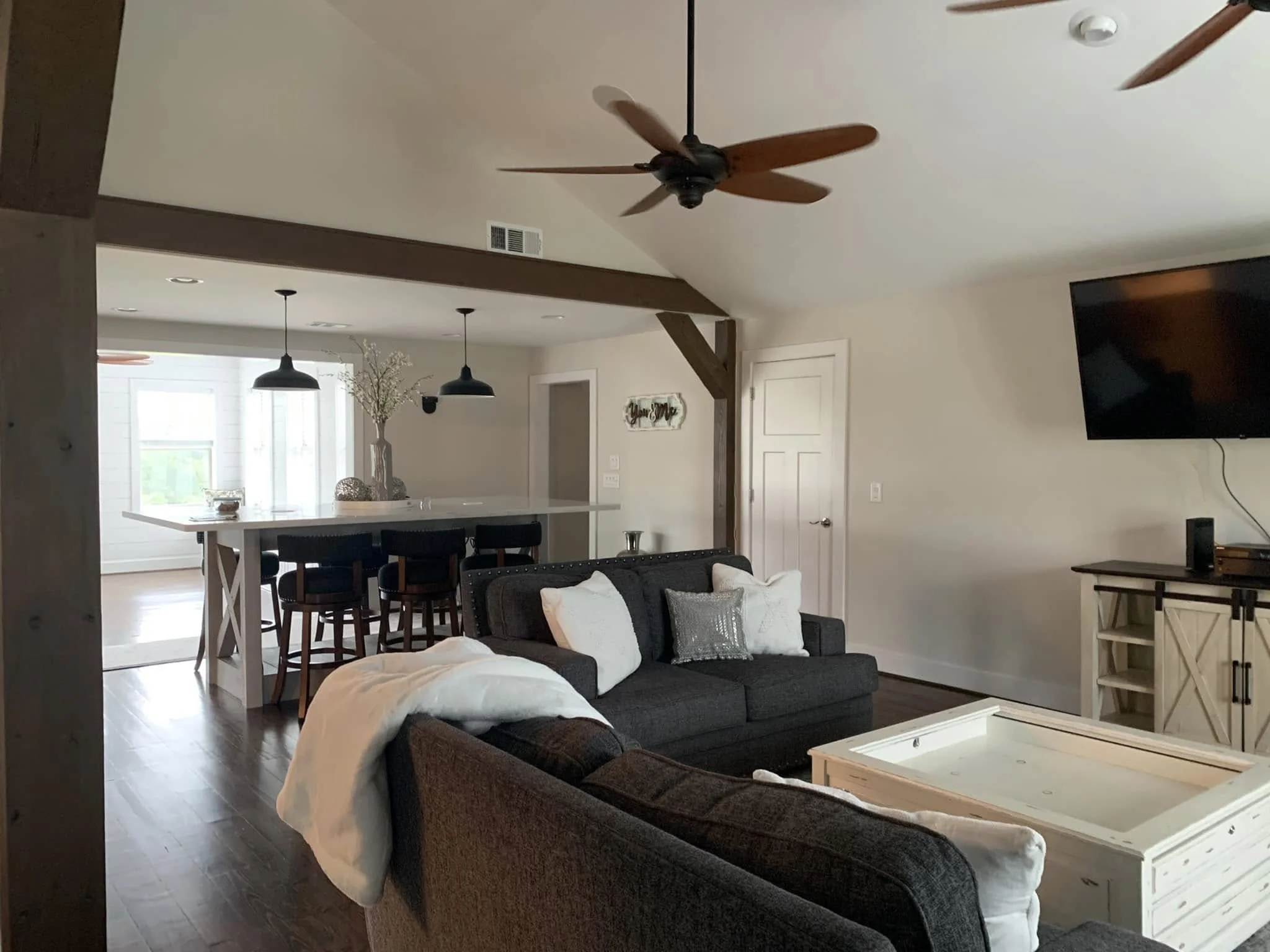 Bridal suite den - Copy.jpg