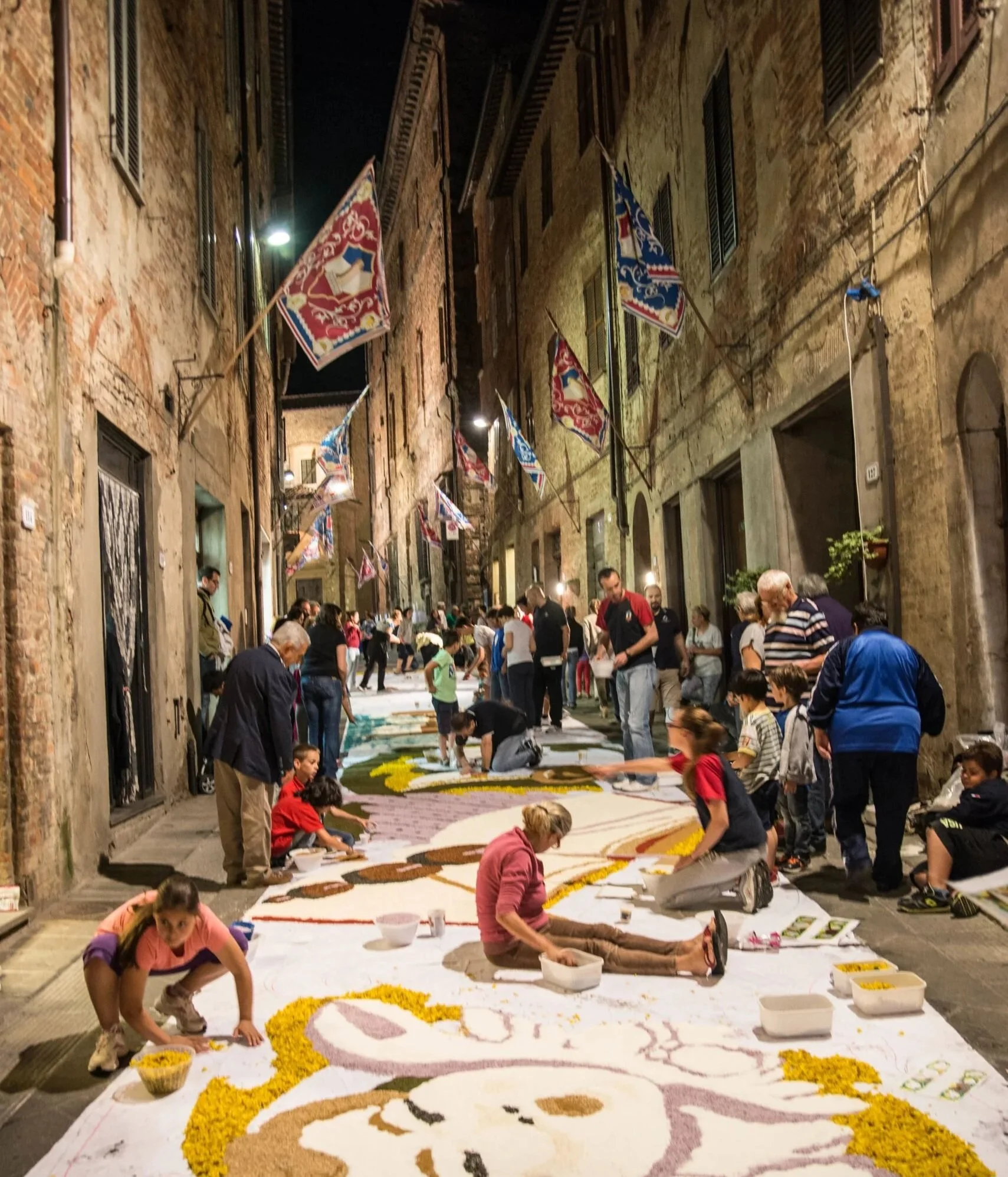 infiorata-citta%E2%95%A0C-della-pieve-scaled.jpg