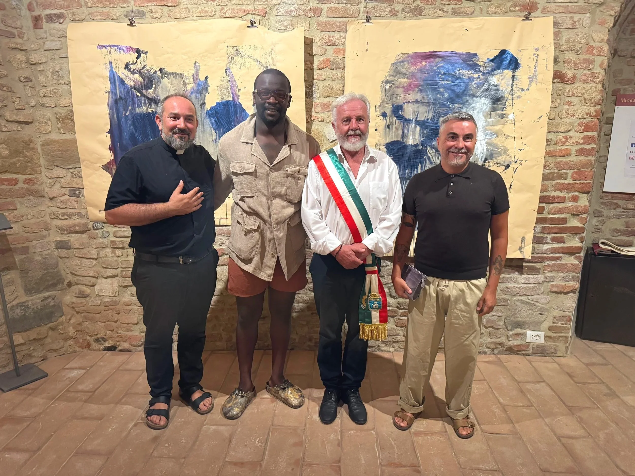 Aaron Kudi’s final Residency exhibition at the Duomo of Città della Pieve, with the support of Don Giordano, Mayor Fausto Risini, Councilor for Culture Luca Marchegiani and the local community.

“This residency has been transformative… The feedback f