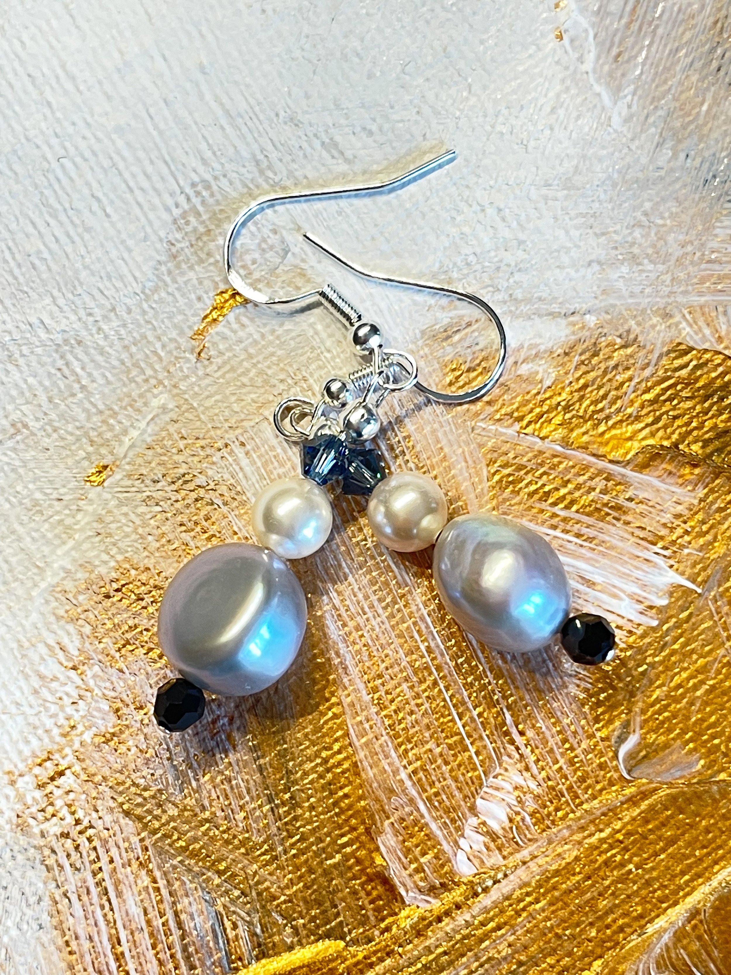 Pearlblackearrings2.jpg