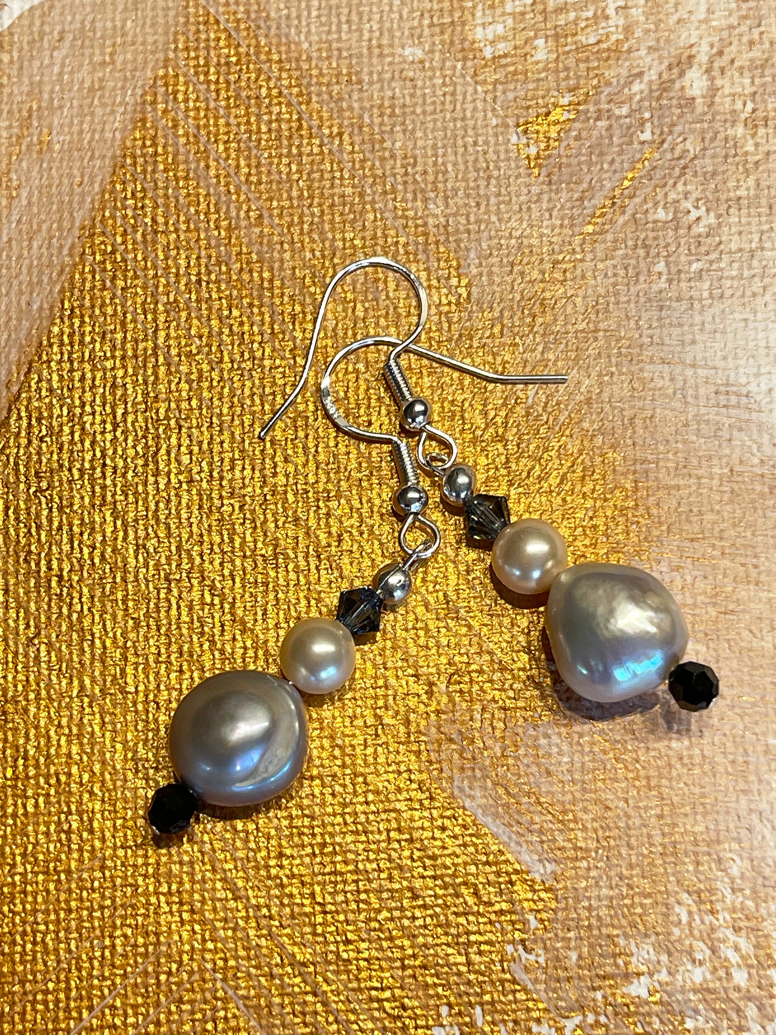 Pearlblackearrings1.jpg