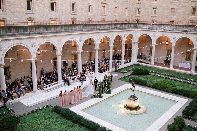 Dreaming of those charming summer evenings in the city✨
.
.
.
catering, bar &amp; wedding cake @thecateredaffair 
venue @bplboston 
wedding planner @urban_soiree 
photography @jennymoloneyweddings
videography @somefuzzy @newenglandcreative
floral des