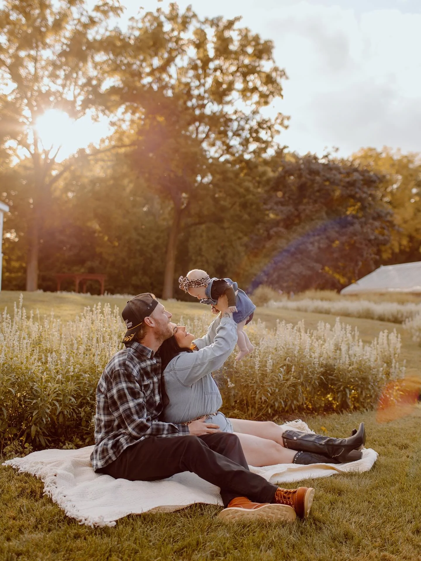 The Lynch family 🤍
.
Loved getting to meet &amp; capture this perfect little family of 3! Brooklyn couldn&rsquo;t have been more photogenic and smiley for me🥹 obsessing over all of my fall family photos!! 
.
.
.
#illinoisfamilyphotographer #illinoi