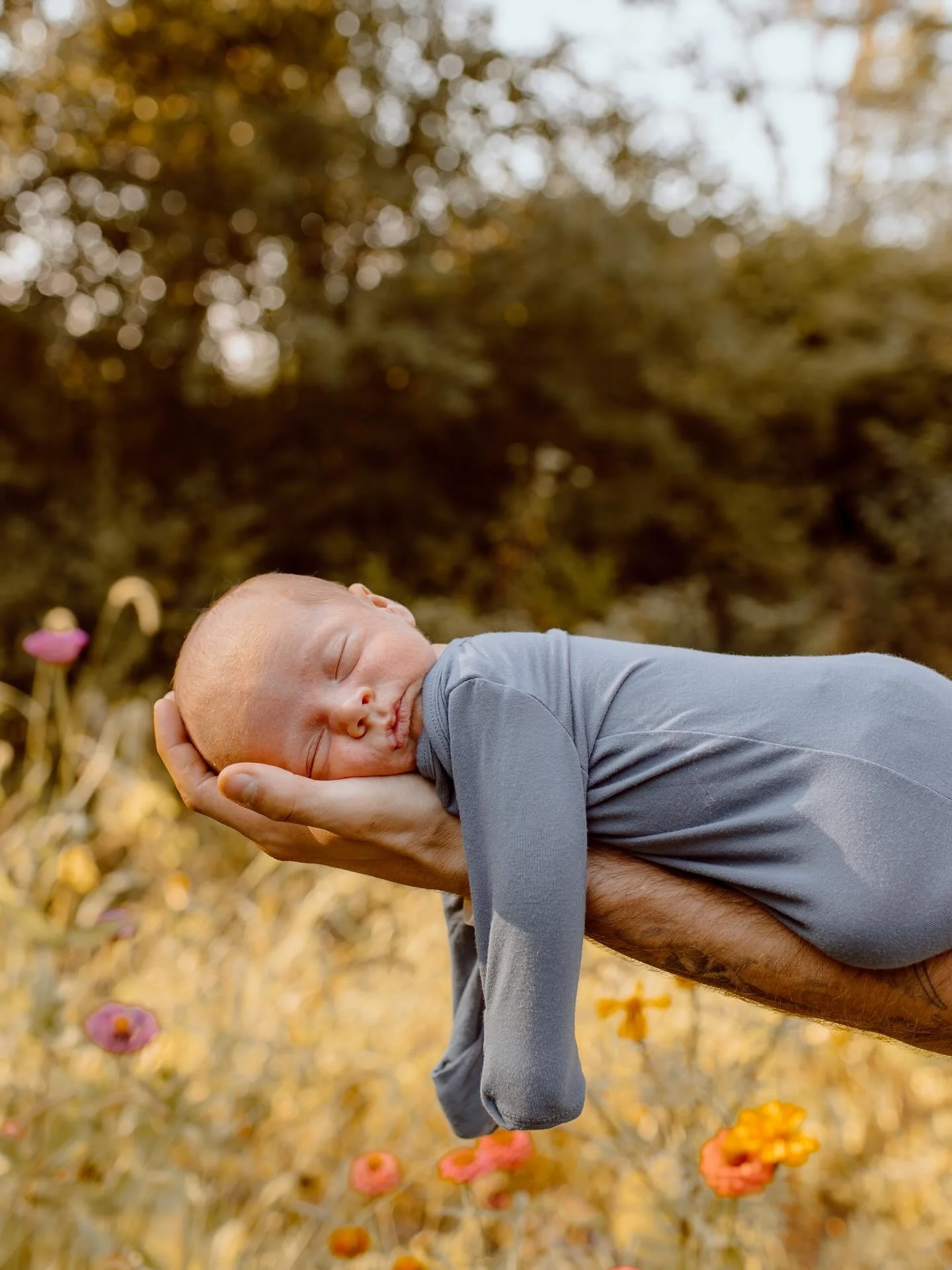 The Lowman family 🤍
.
.
My besties are now a family of 3!! Baby Carter is already loved by so many, and he could not be anymore perfect! Loved capturing the early stages of Carter&rsquo;s life in this special spot that means so much to their family?