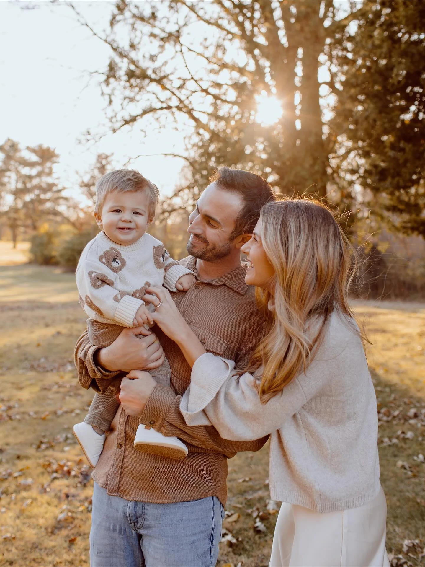 The Wilda family🧸🤍
.
.
Not a bad photo in the bunch! Obsessing over this perfect family session capturing all their love for little Joey! His smiles and personality shine through these photos that will be cherished for years to come!✨ 
.
.
.
#illin