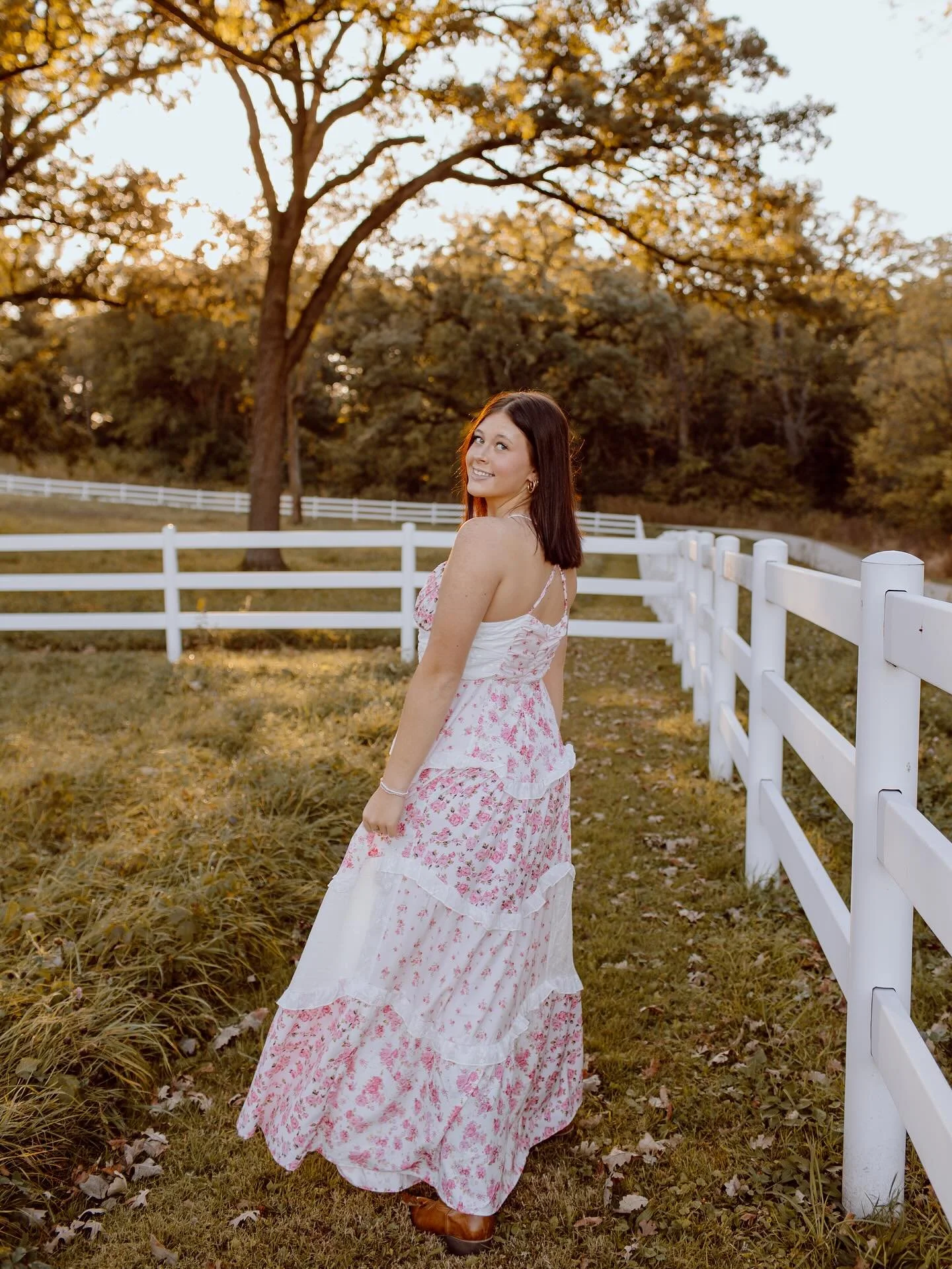 LILY✨💖
.
.
Senior appreciation post for my girl who is done with highschool this week!! So proud of her and had the best time capturing her senior photos this past fall🥹 Can&rsquo;t wait for what&rsquo;s to come for you at MSU! 

Soft spots for all