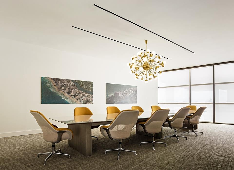 17_OrionJetCenter_B_MeetingRoom_ConferenceTable.jpg