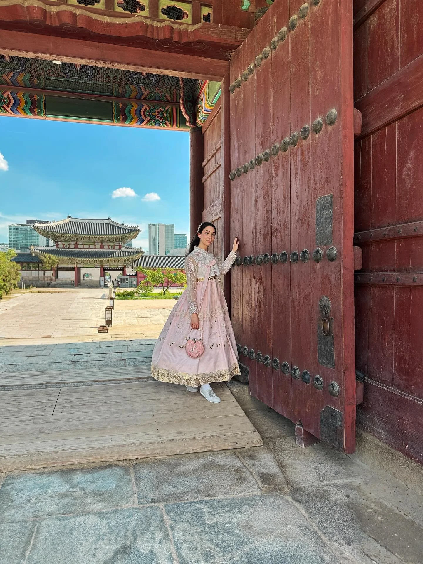 Seoul🇰🇷

✅ Hanbok + Palace

✅Conrad Breakfast Buffet
(the only hotel breakfast I will ever wake up for)🍳

✅Haircuts at Yoning

✅Meat Market🥩

✅Room Service

✅Han River View

And so much more🥵

#seoul #korea #travel #meat #meatmarket #kbbq #hanbo