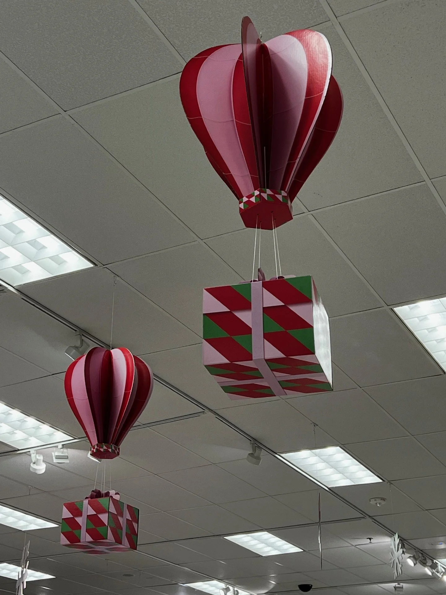 Target Holiday 2022 -Corrugate Hot Air Balloon design execution