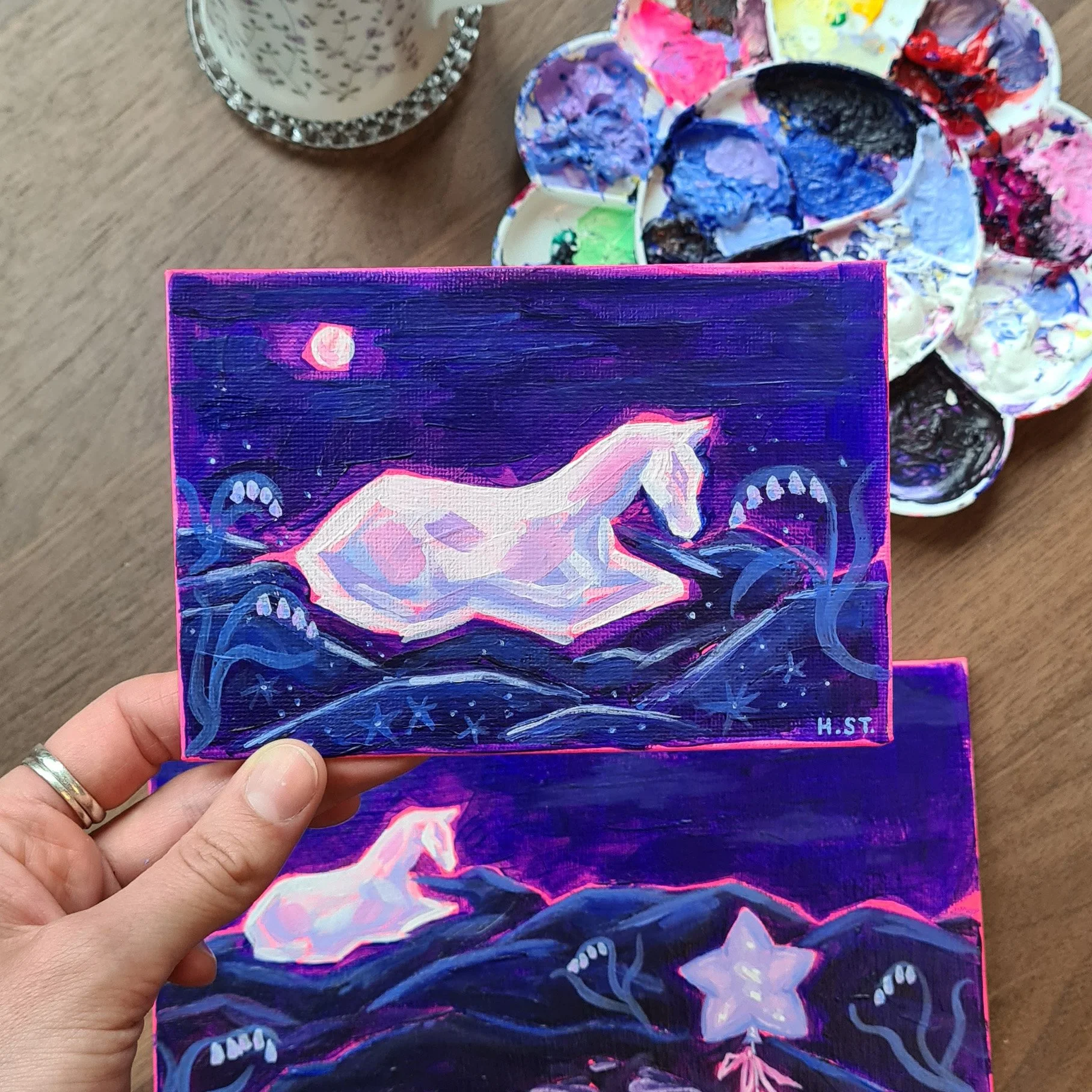 Originale Acrylmalerei mit nächtlichem Pferde-Motiv auf Leinwand-Board von der Künstlerin Hannah Stollenwerk