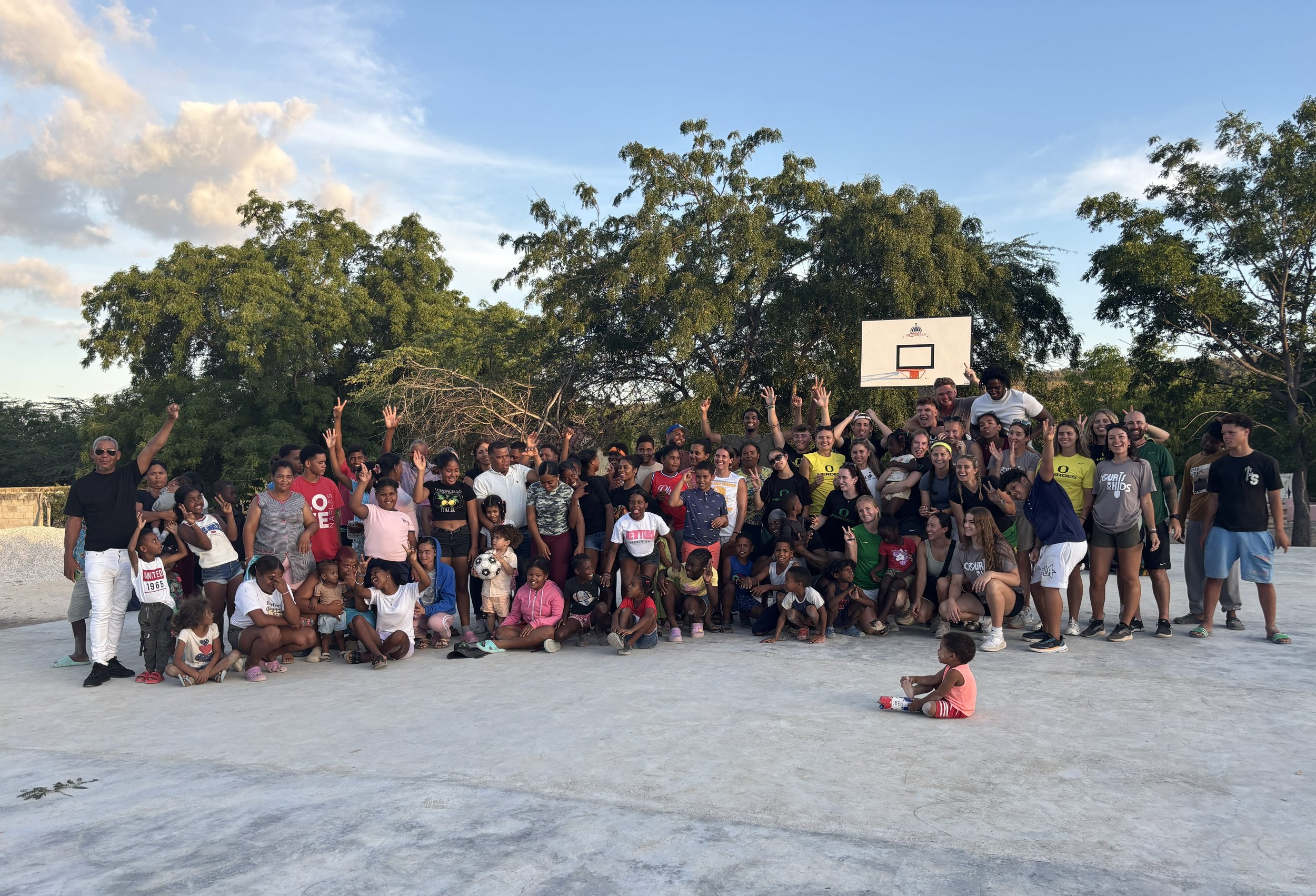 University of Oregon Athletes connect with the Dominican Republic community of Guanarate