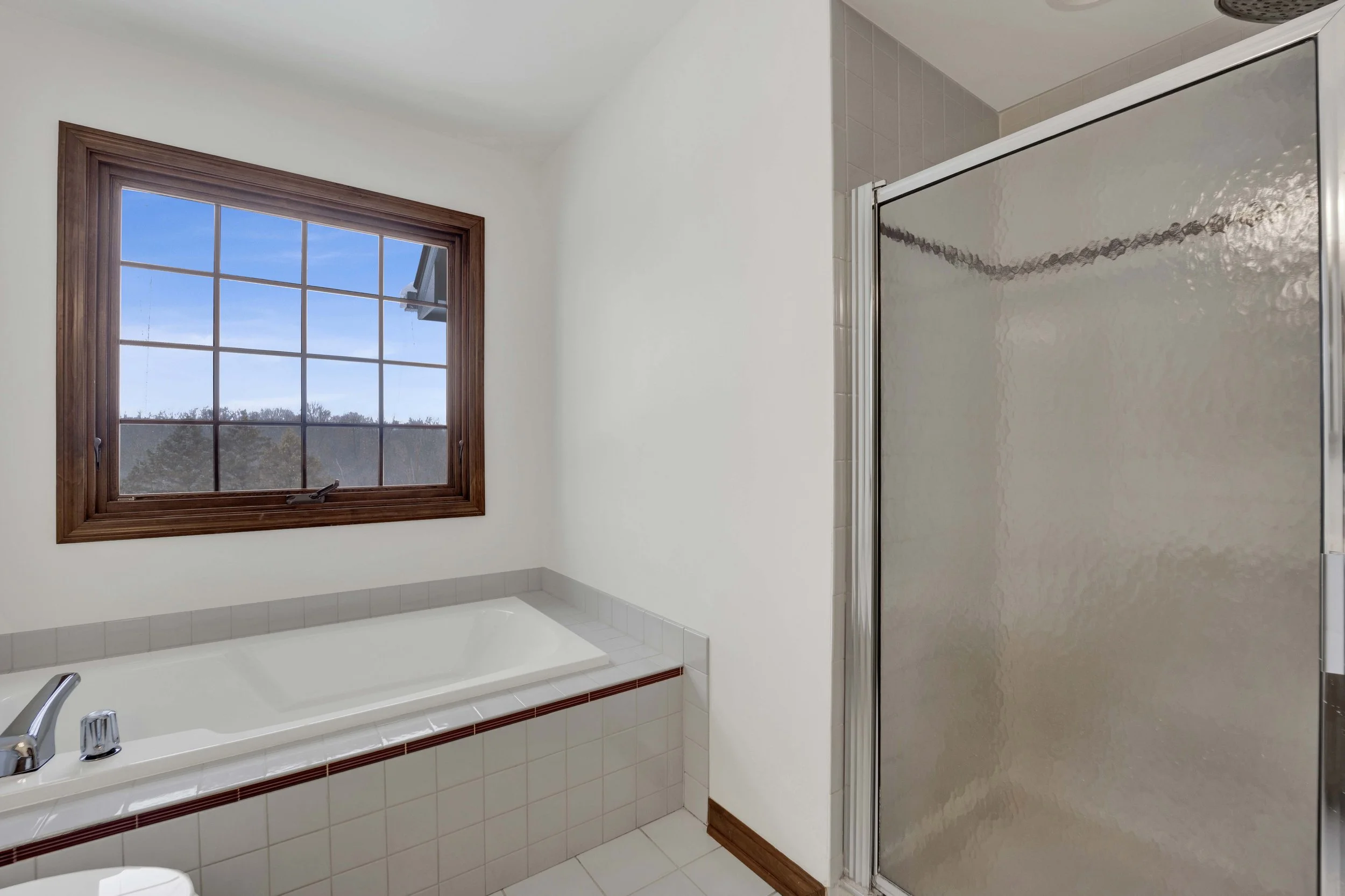 upstairs-bath.jpg