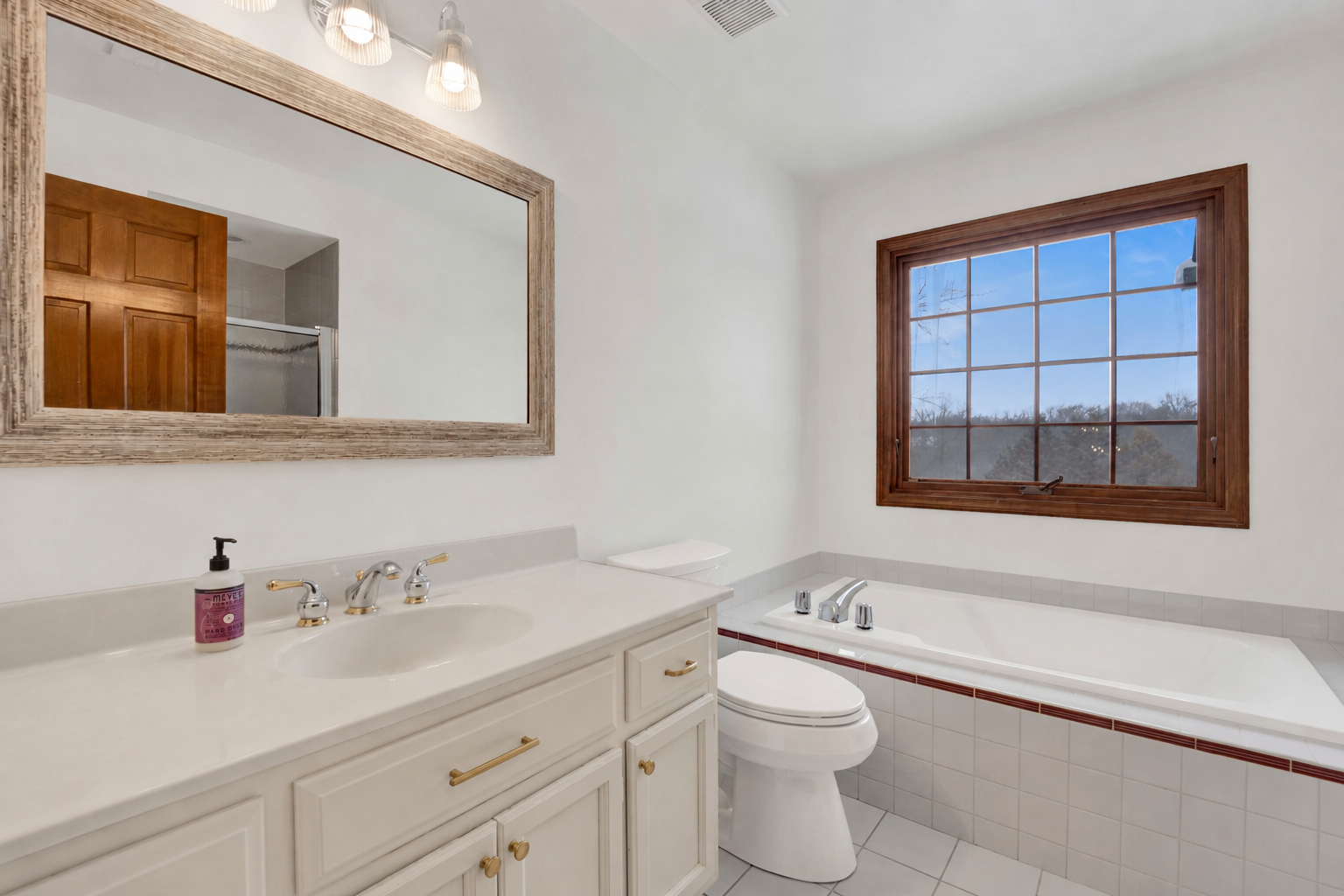 hall-bath-upper.png