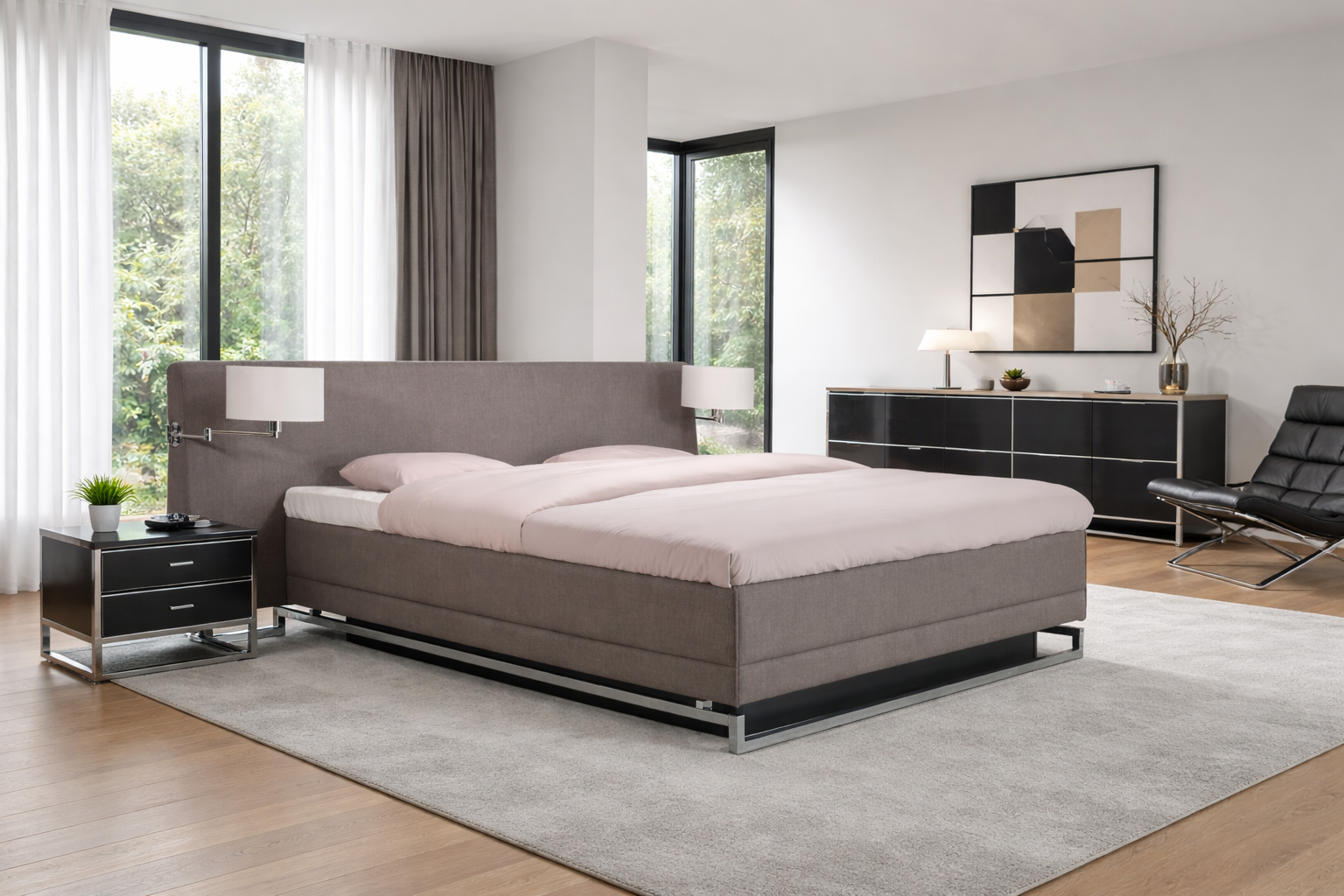 Modernes Schlafzimmer mit einem grauen Doppelbett, weißer Bettwäsche und einem Nachttisch mit Lampe und Schüssel.