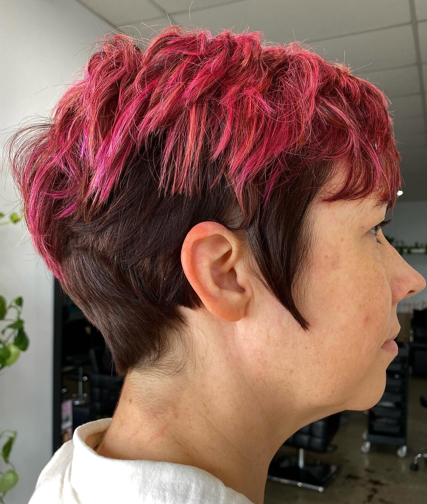 Did someone call for a pink pixie? 🧚 
Colour by @its_notaphasemum 
Cut done by the boss lady herself, Marika 
&bull;
&bull;
&bull;
#pinkhair #pixiecut #hairinspo #transformation #hairdresser #mukvivids