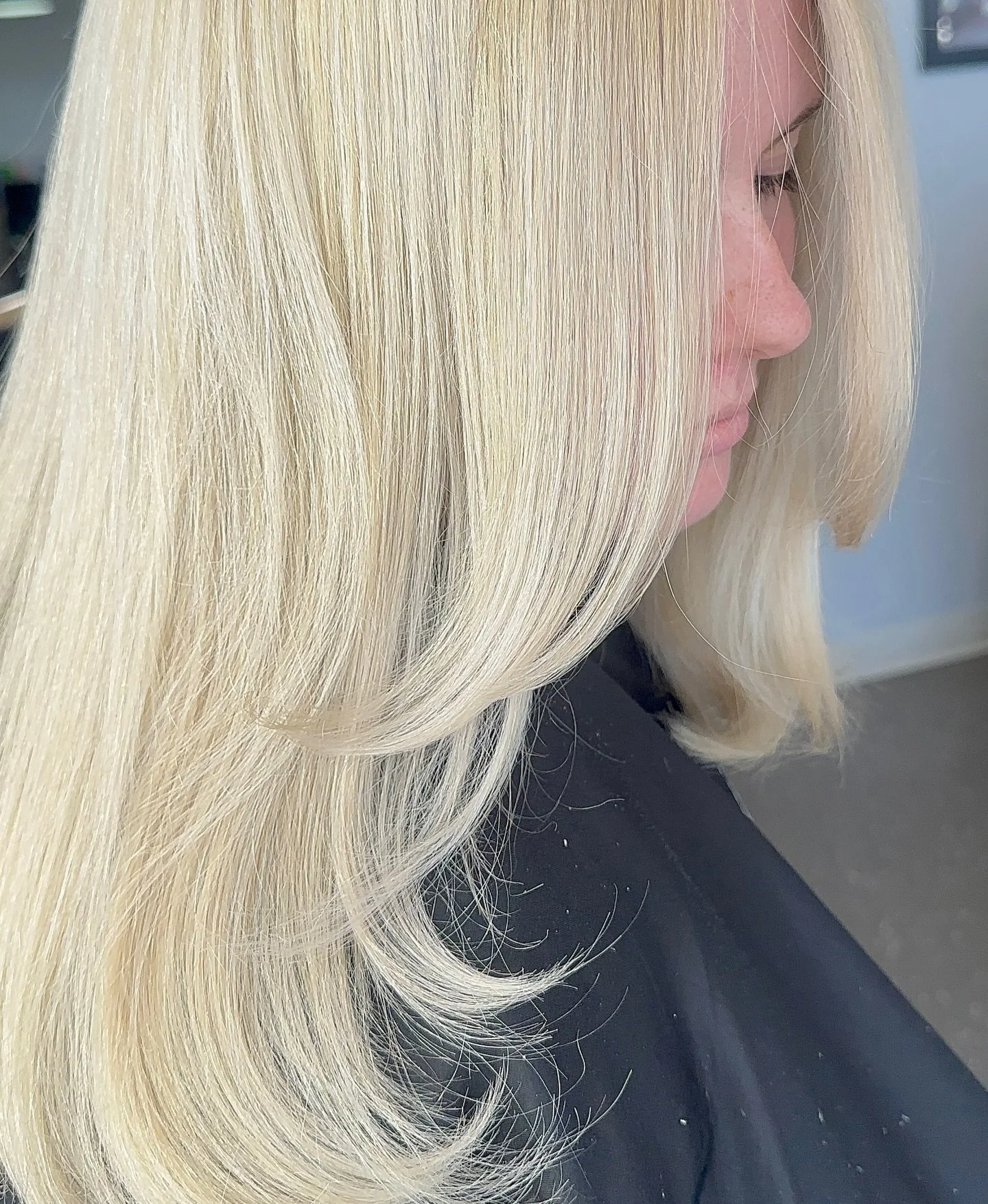 Embracing those summer vibes to the MAX 🌞 
&bull;
&bull;
&bull;
#newtonhairsalon #blonde #hairinspo #adelaidehairdresser #blondespecialist
