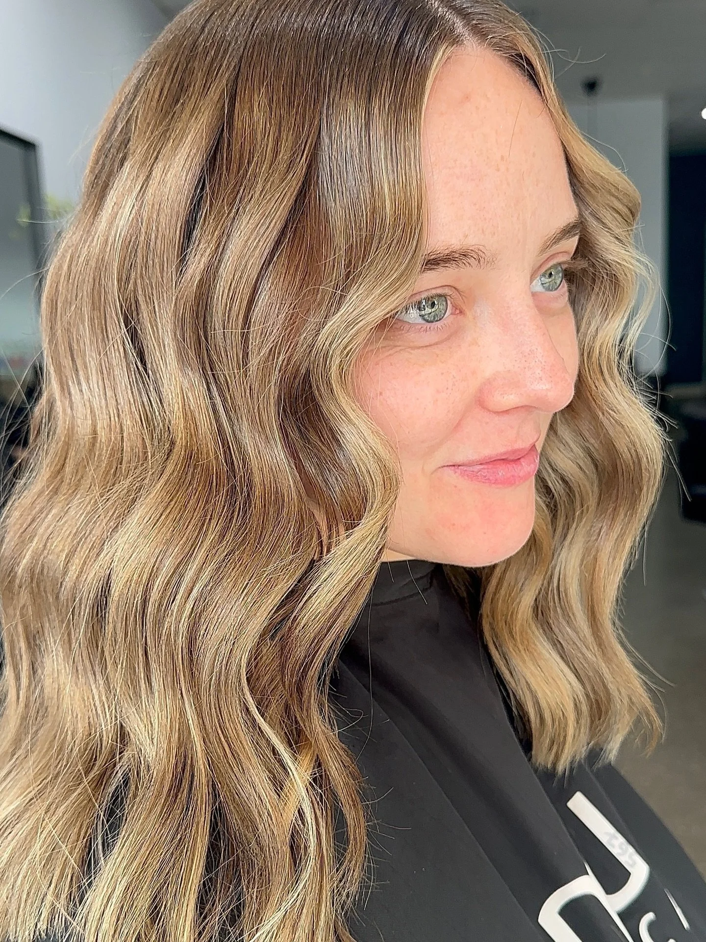 Feeling like you want a change but don&rsquo;t want to lose your brightness? I got you 🖤-T 
Link in bio to book x
&bull;
&bull;
&bull;
#adelaidehairdresser #newtonhairsalon #bronde #hairinspo #hair