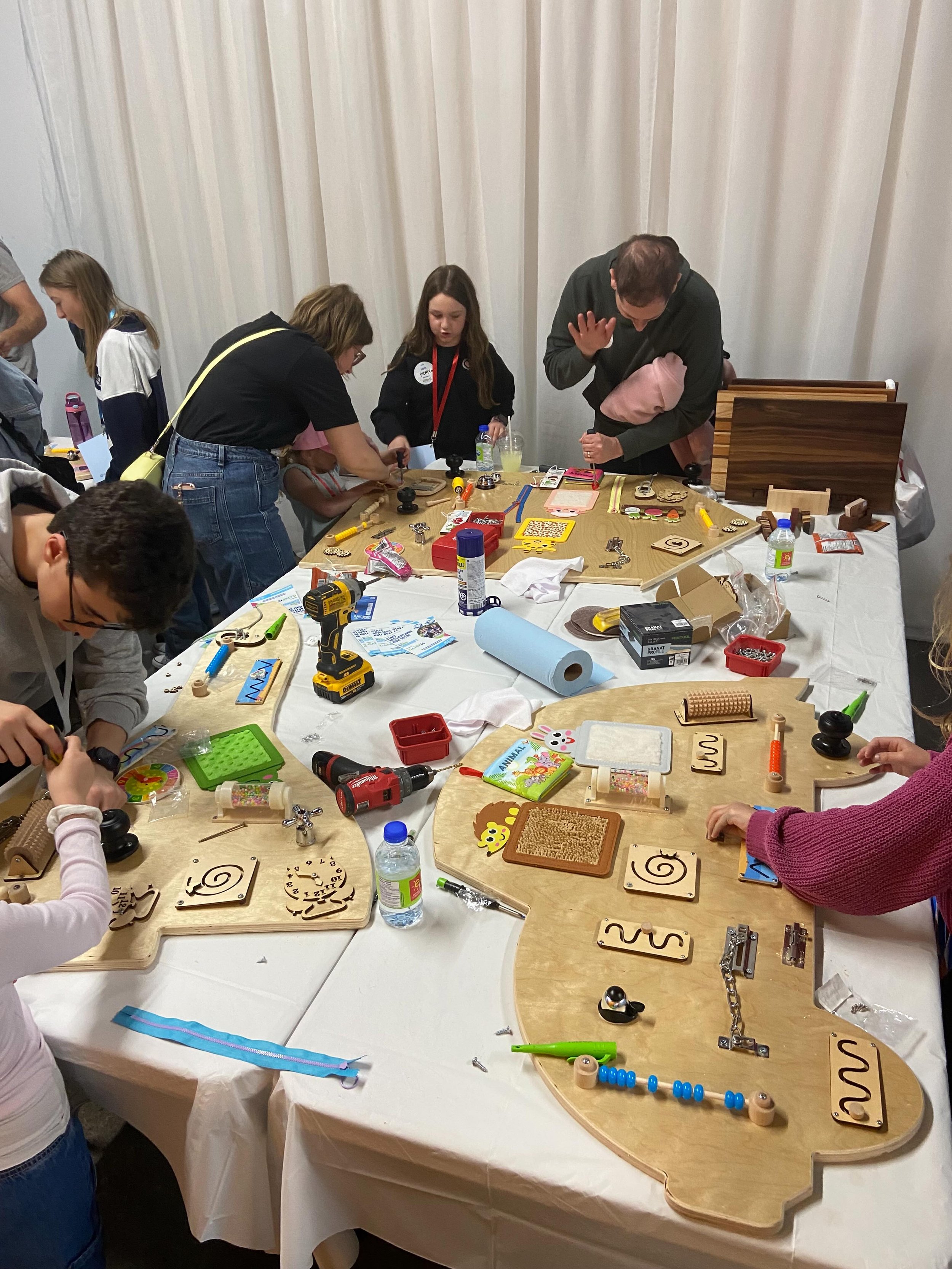 We had an absolute blast today working with @ujafederation and their Littlest Volunteer program 🙌

Together, we helped create busy boards for @kaylaschildrencentre &mdash; and the best part? So many amazing kids rolled up their sleeves, grabbed some