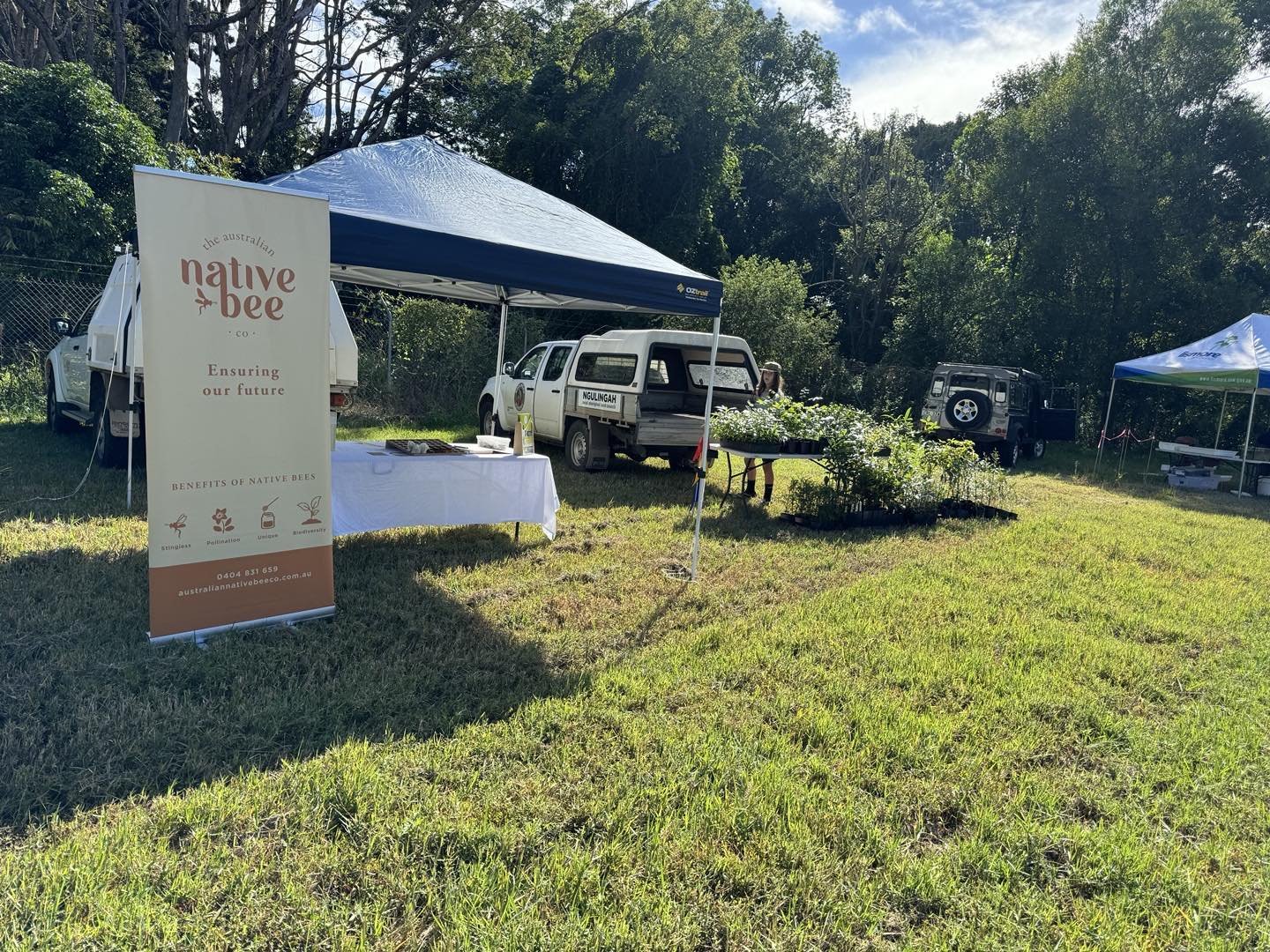 Setting up for the Duck creek Landcare morning. Beautiful day!
#australiannativebees #landcare #nativebees #bees #sunshine #flowers #nature #aussiebees #conservation #buzz