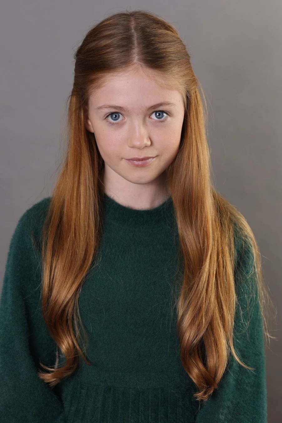 Raewyn_gray background.jpg