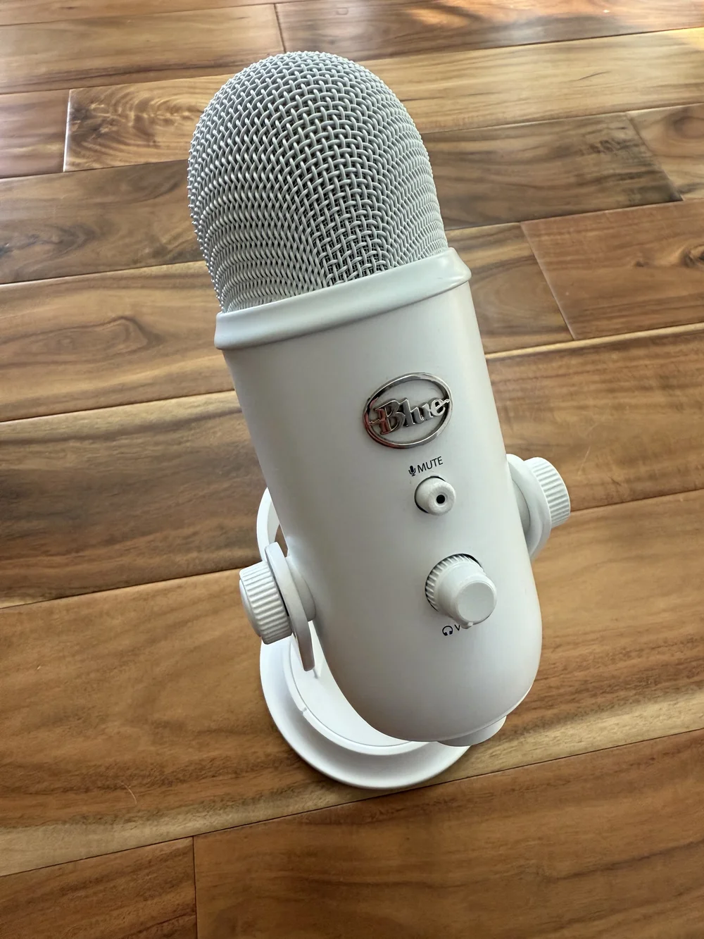Logitech for Creators Blue Yeti USB Microphone for Gaming