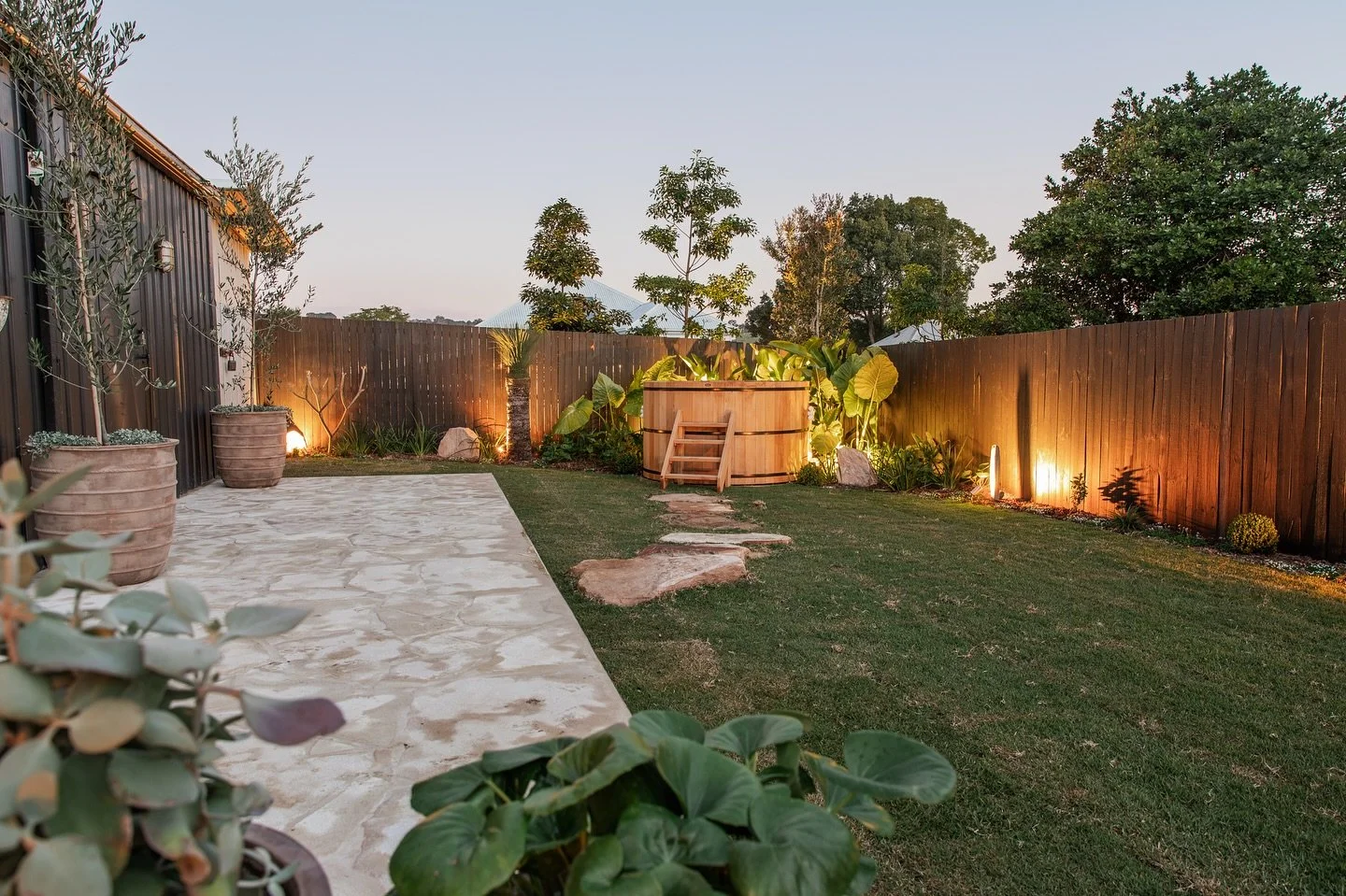 Outside is the place to be on a warm night. And they aren’t even coming, they’re already here. 🙌🏼
Byron Bay landscapers | Bangalow back yard | landscaping Northern Rivers