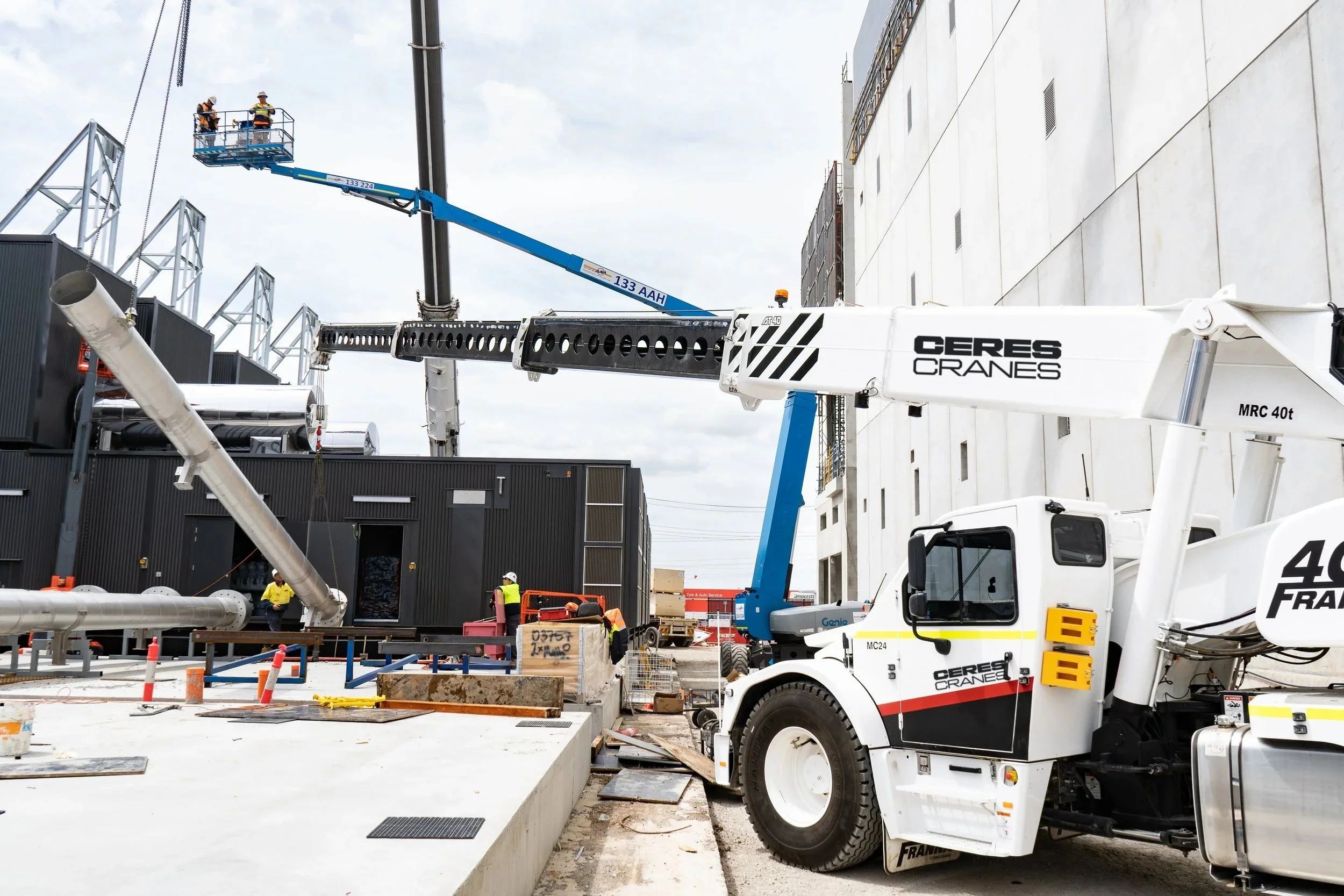 Ceres Cranes 40T Franna AT40 working beside an elevated work platform
