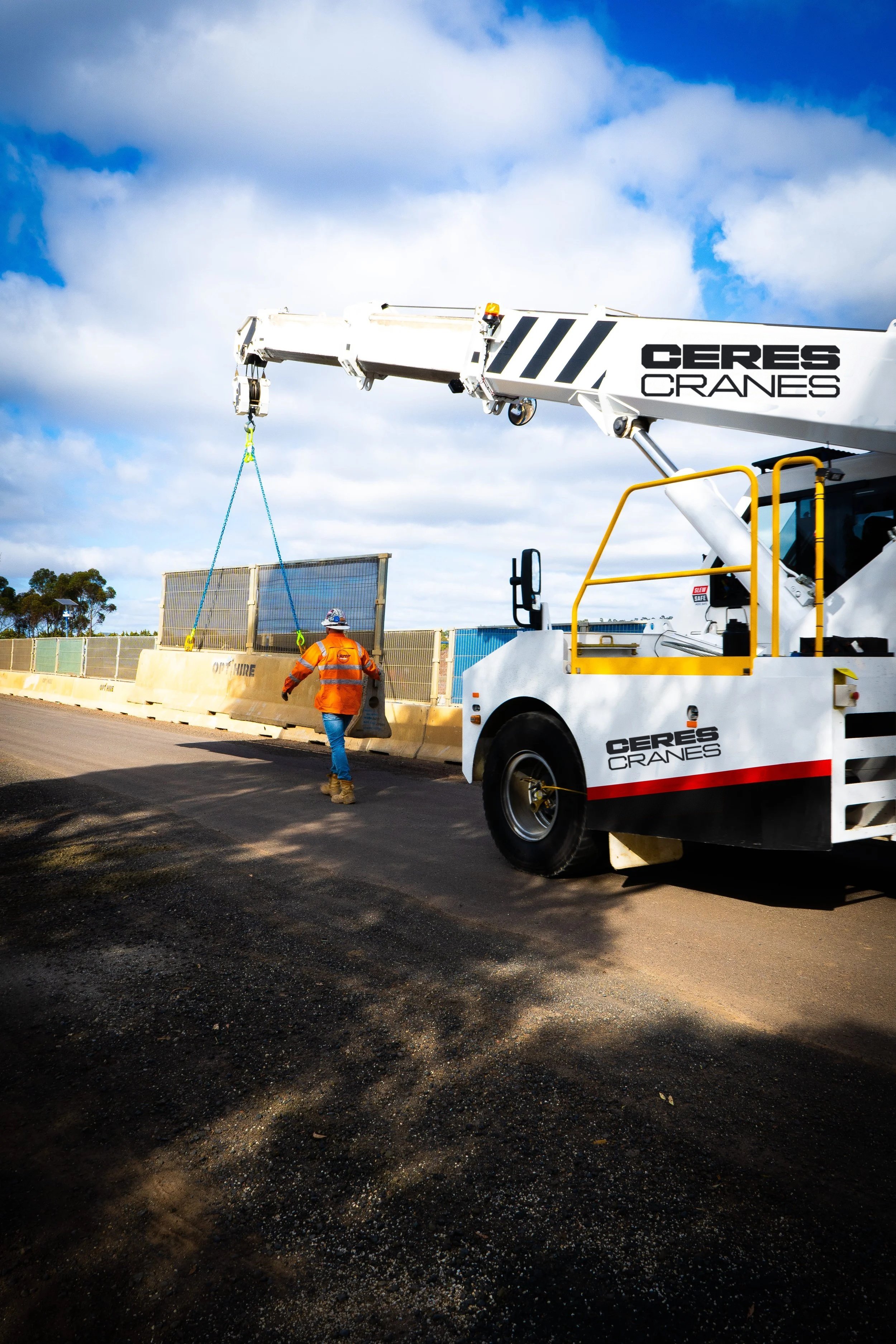 Ceres Cranes 28T TIDD pick and carry crane lifting a load on site