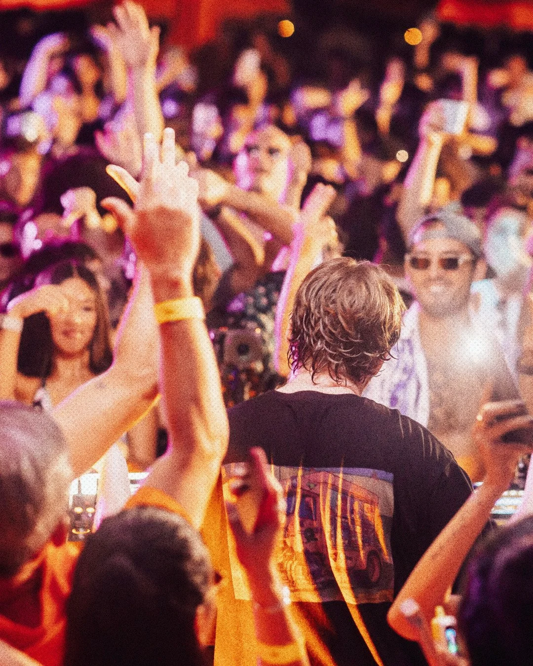 Date: 15 Nov 2025, Sat
Time: 3–10PM
Tanjong Beach Club & @manifest.sg present Azure — a celebration of barefoot luxuries, golden skies, and ocean blues, carried by Balearic to deep house grooves till nightfall.
A day made for t