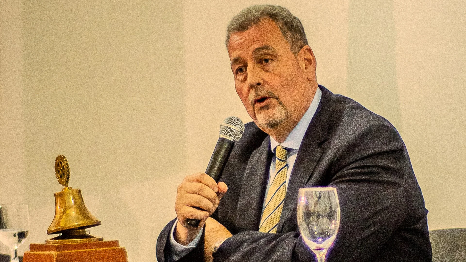 The Quiet Humanity of Stephan Holzinger’s Street Photography