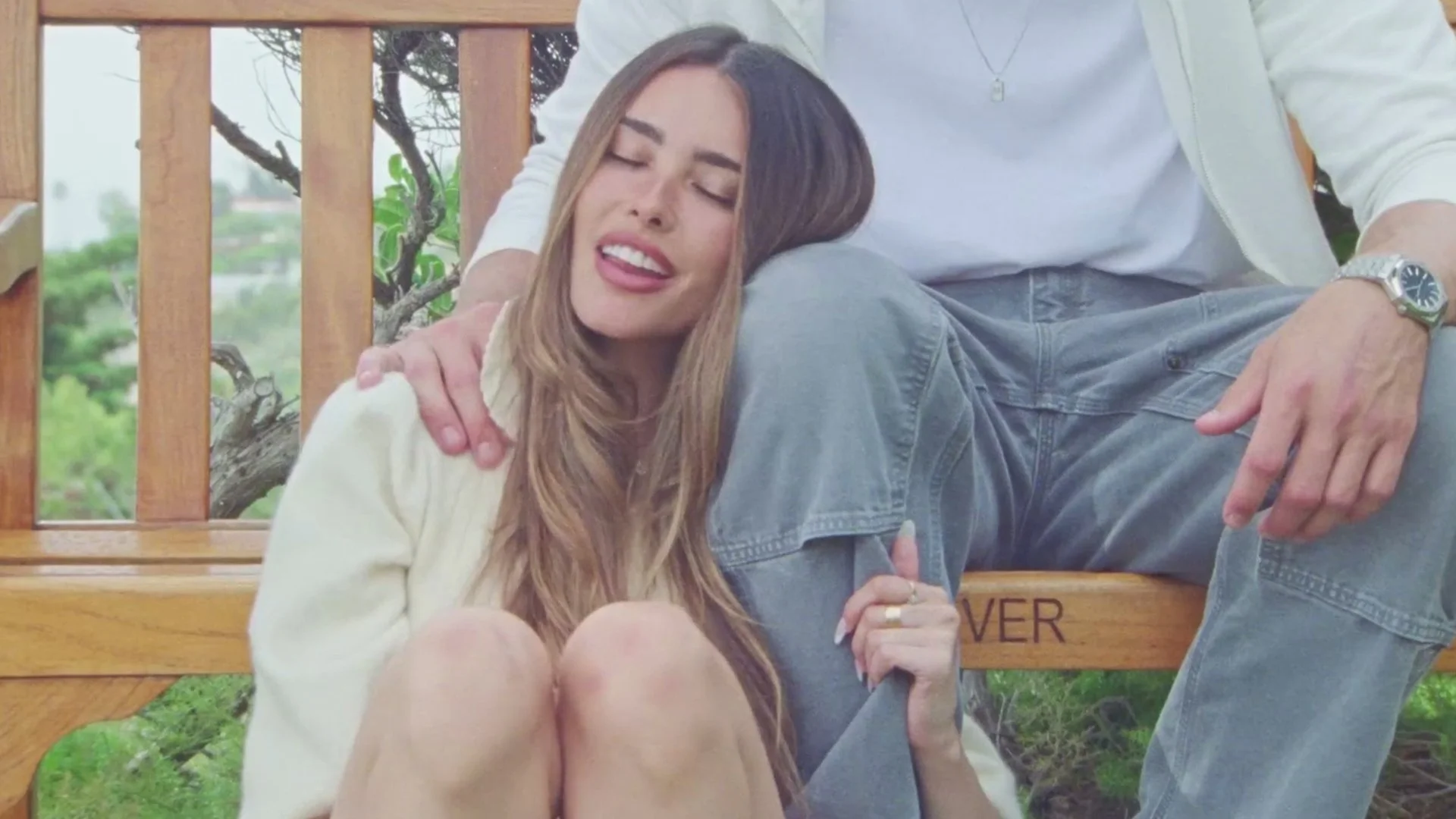 Being a Lovergirl Through Madison Beer’s Locket Deluxe