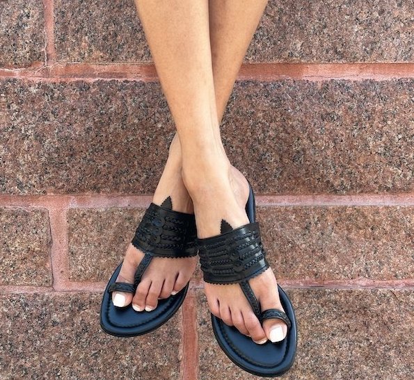 comfortable black flat sandals for women