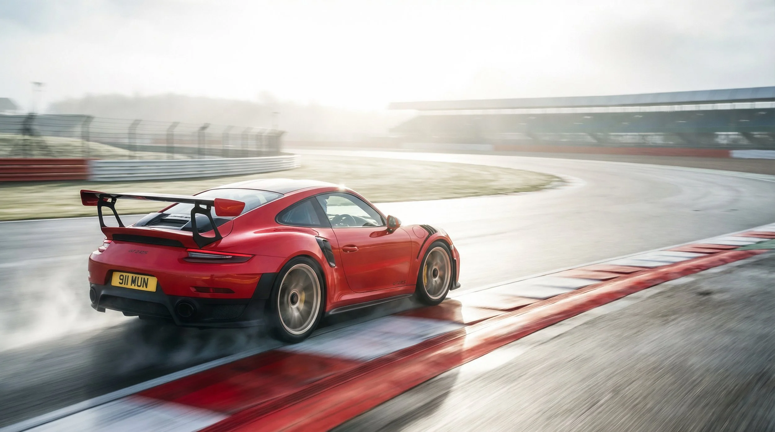 Porsche 911 GT2 RS (991)